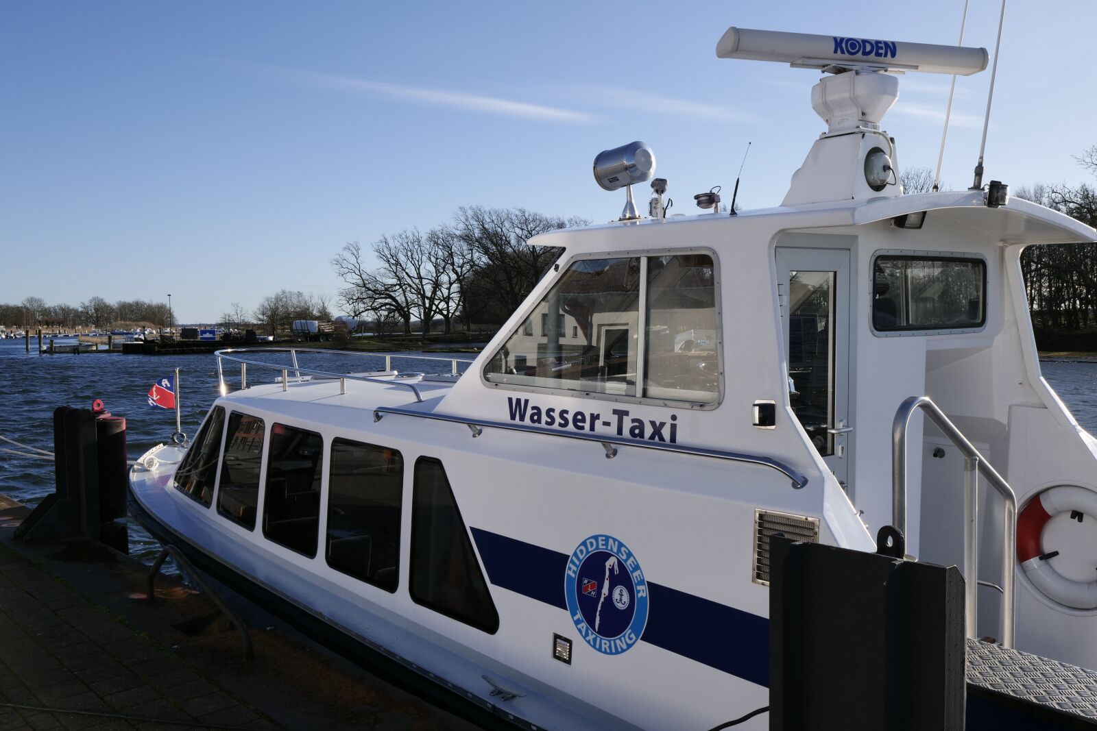 Panasonic Lumix DC-G9 sample photo. Ship, seafaring, water taxi photography