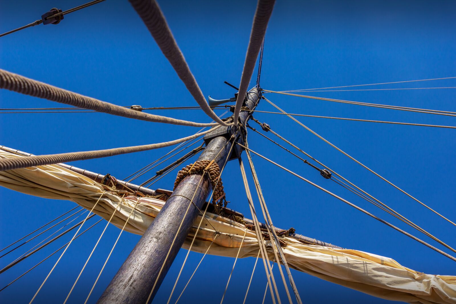 Canon EOS 600D (Rebel EOS T3i / EOS Kiss X5) sample photo. Sailing vessel, mast, sail photography