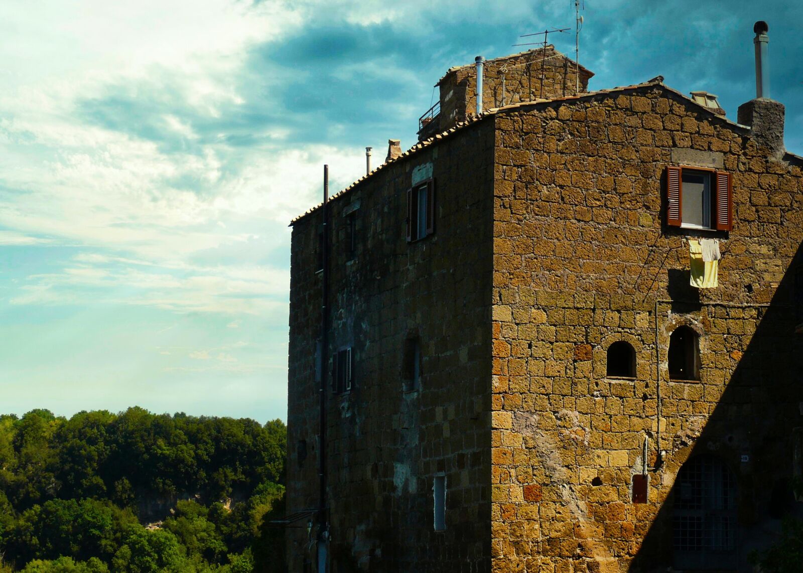 Panasonic DMC-FZ50 sample photo. Calcata, italia, casa photography