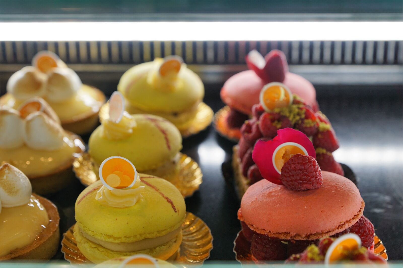 Sony ILCA-77M2 + Sony DT 16-50mm F2.8 SSM sample photo. Eat, apple, cake photography