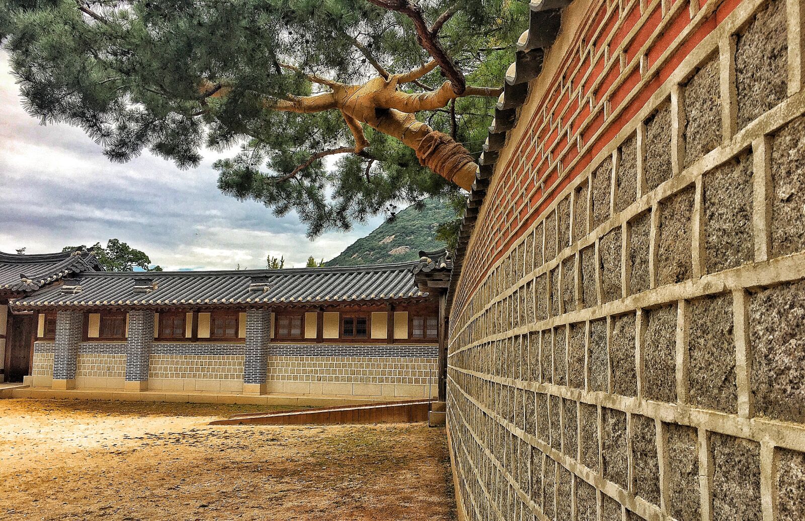 Apple iPhone 6s Plus sample photo. Korea, jingfu palace, government photography