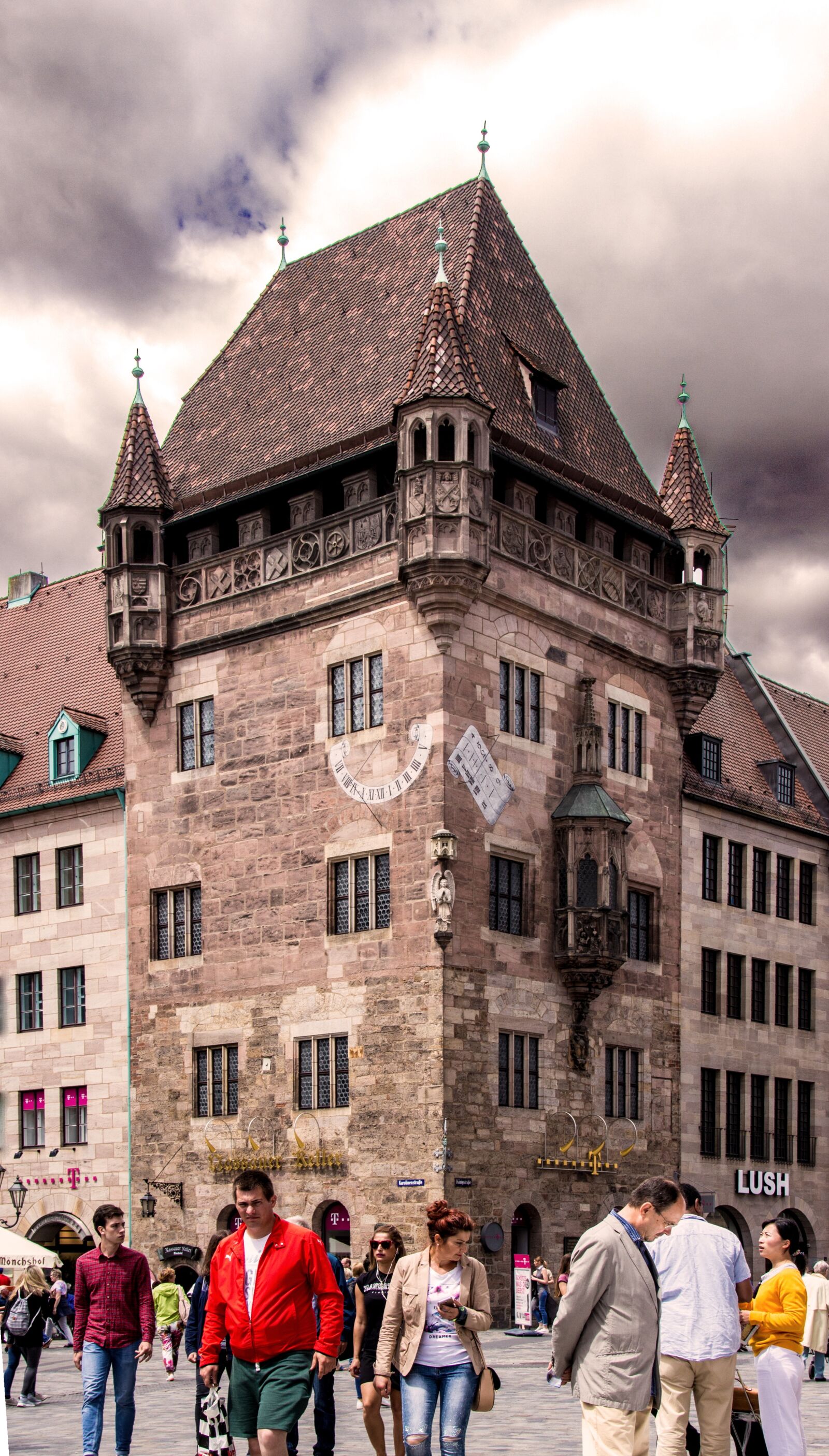 Canon EOS 700D (EOS Rebel T5i / EOS Kiss X7i) sample photo. Architecture, nassauer house, nuremberg photography