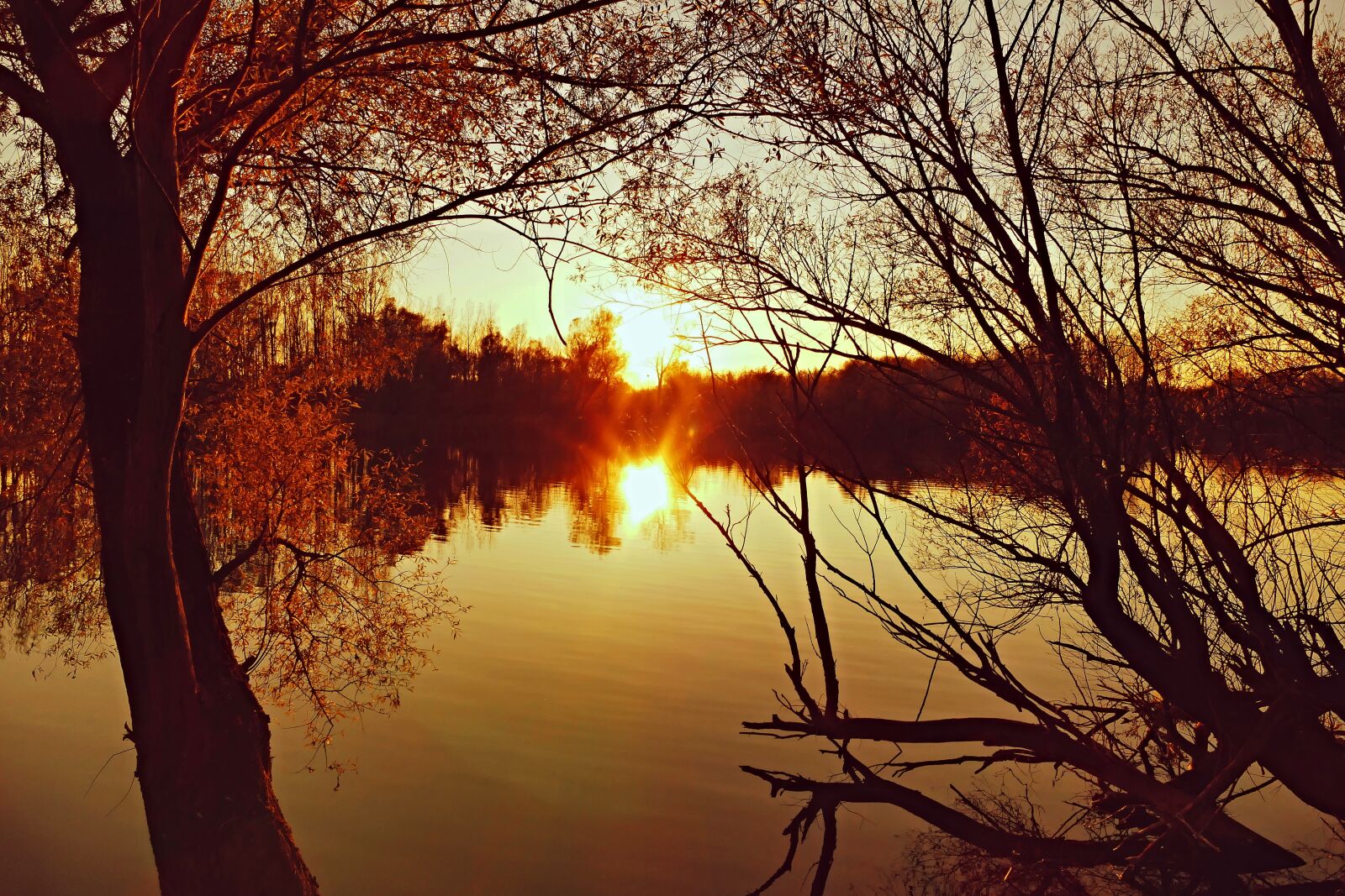 Panasonic Lumix DMC-FZ1000 sample photo. West, the sun, lake photography