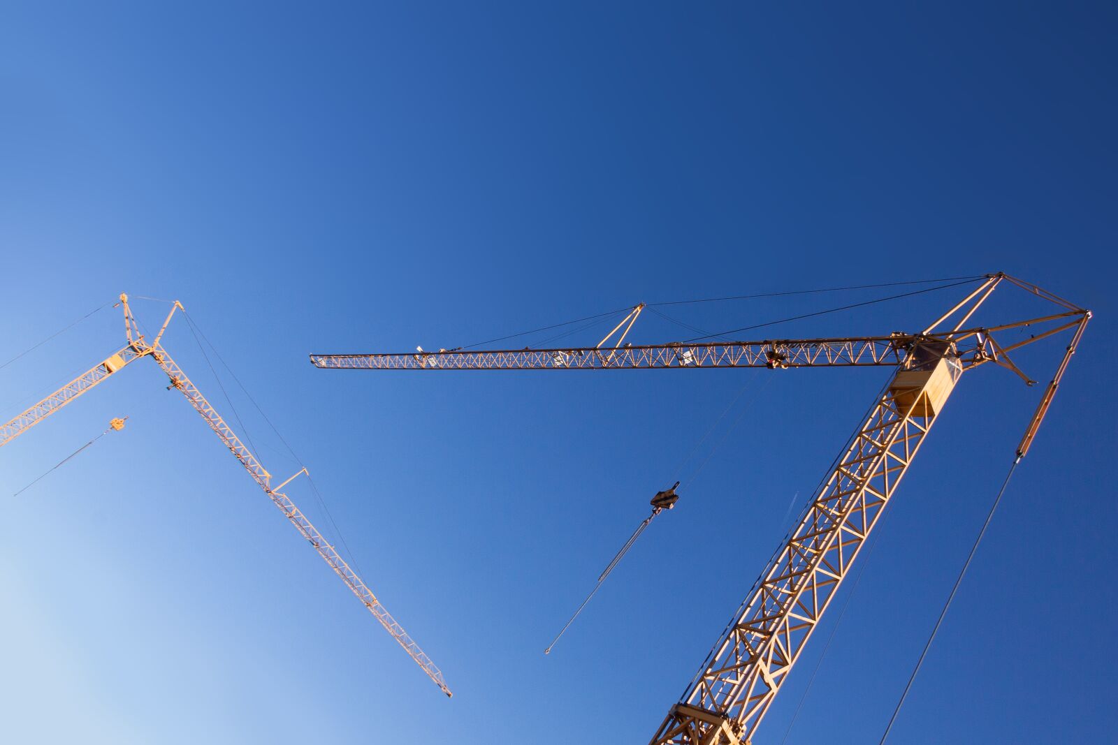Canon EF-S 17-85mm F4-5.6 IS USM sample photo. Crane, yellow, low angle photography