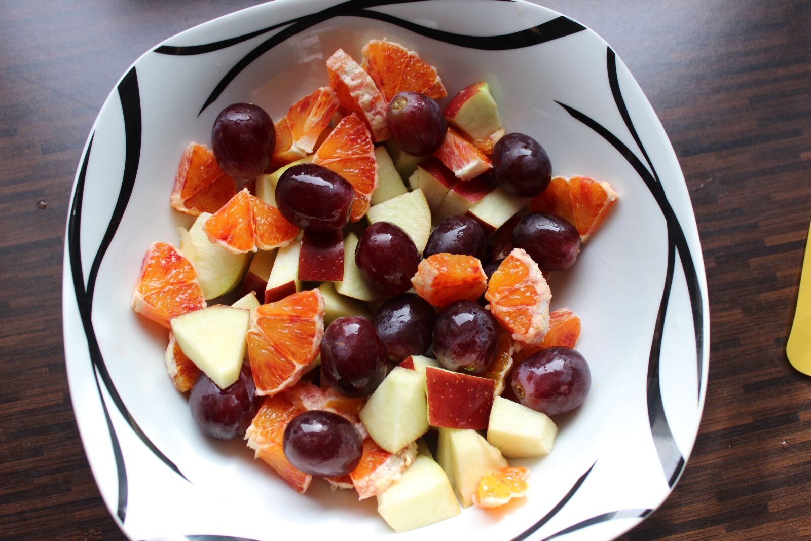 Canon EOS 600D (Rebel EOS T3i / EOS Kiss X5) sample photo. Fruit, fruit salad, raw photography