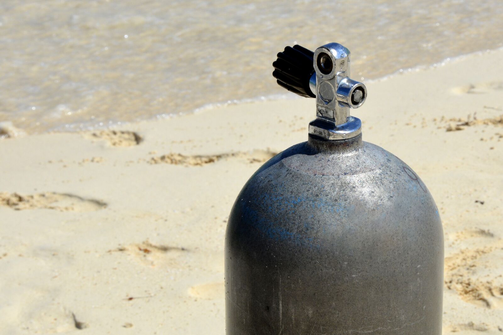 Nikon D7100 sample photo. Diving bottle, valve, scuba photography