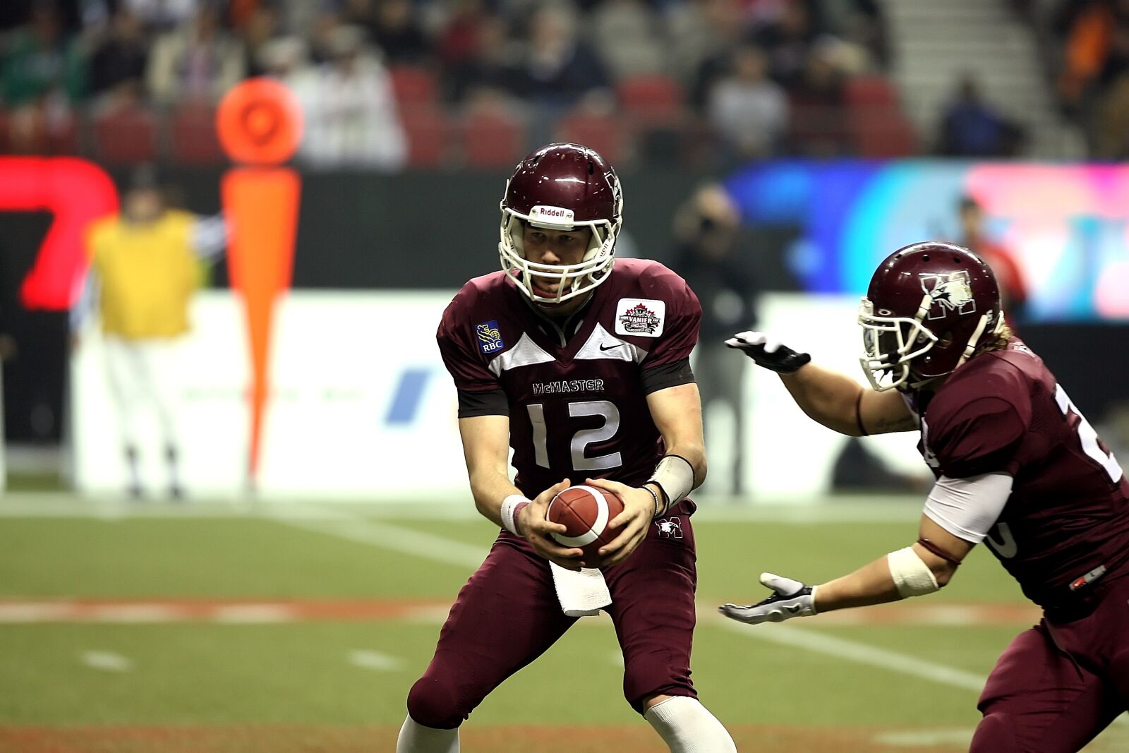 Canon EOS-1D Mark II N sample photo. Football, american football, player photography