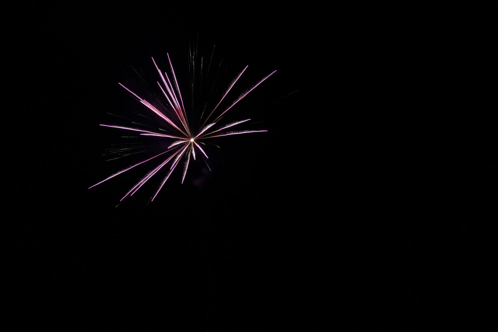 Canon EOS 1300D (EOS Rebel T6 / EOS Kiss X80) sample photo. Detail, fireworks, lights, minimalism photography