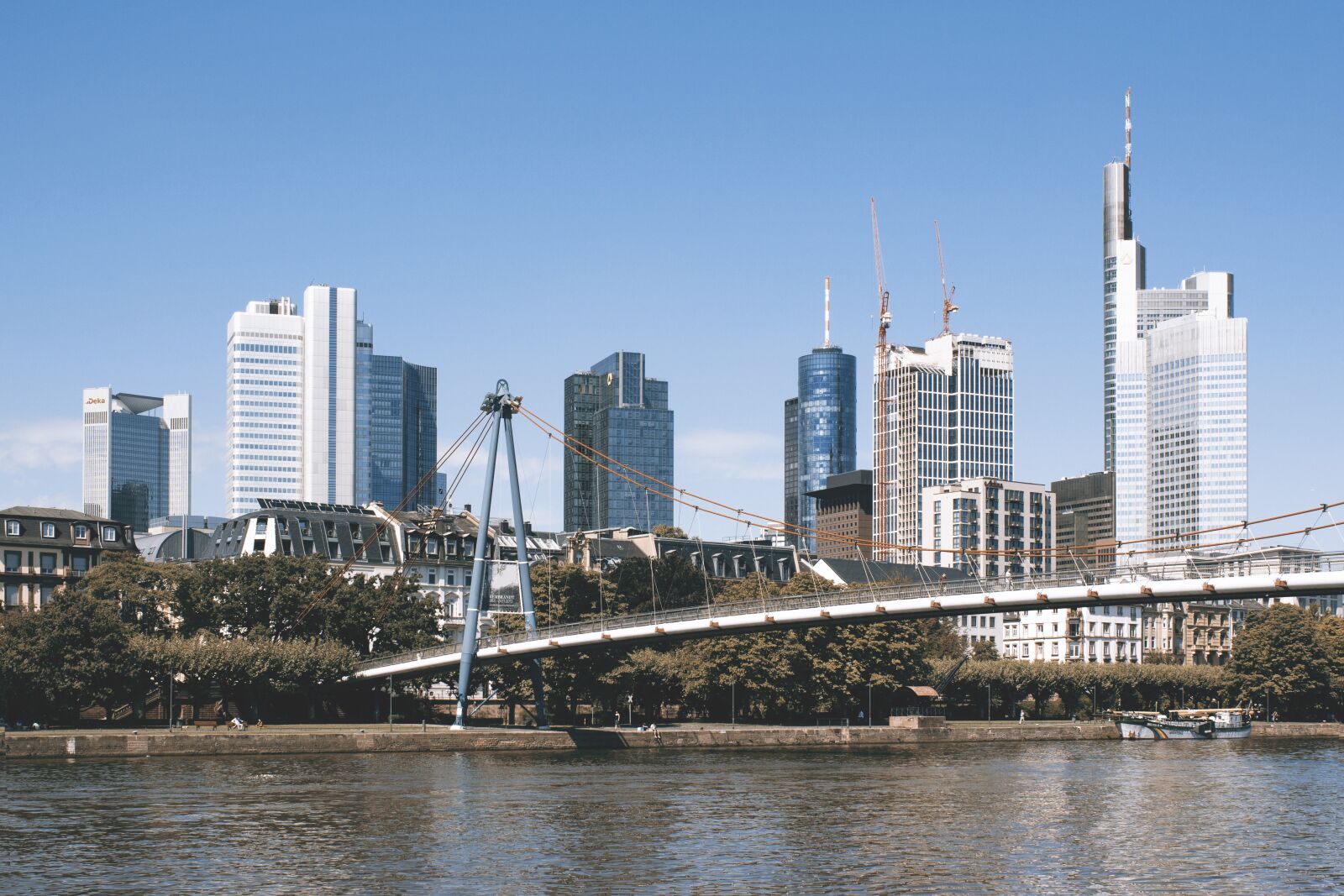 Canon EOS 650D (EOS Rebel T4i / EOS Kiss X6i) sample photo. Frankfurt, skyline, mainhattan photography