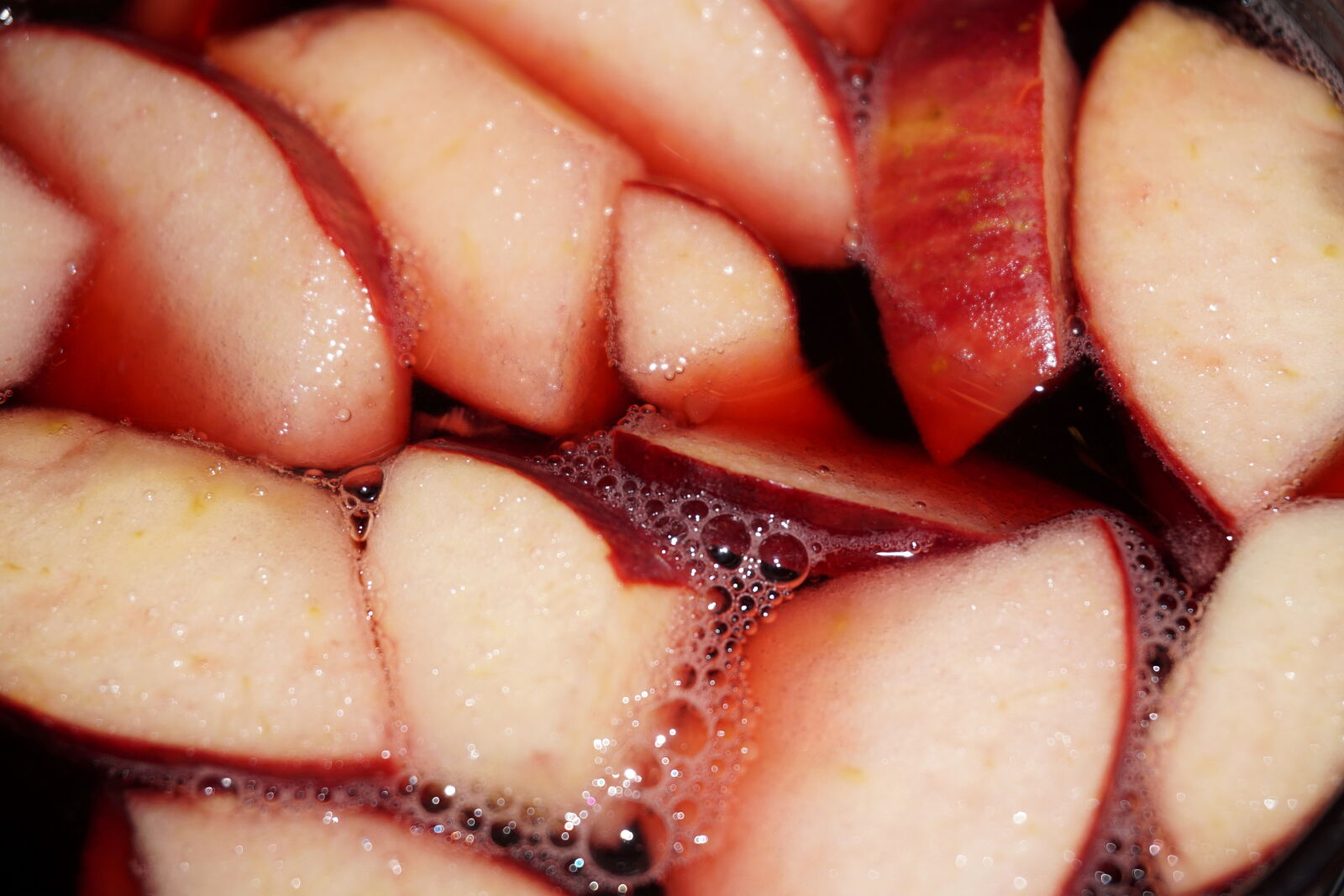 Sony E 16-50mm F3.5-5.6 PZ OSS sample photo. Apple, close, fruit, gluhwein photography