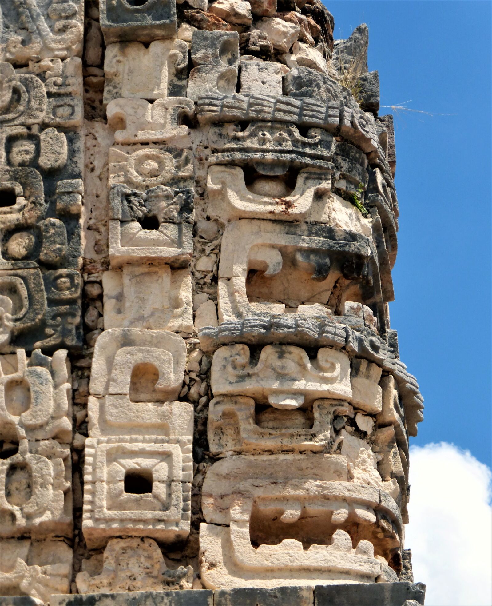 Panasonic Lumix DMC-ZS25 (Lumix DMC-TZ35) sample photo. Sculpture, architecture, mexico photography