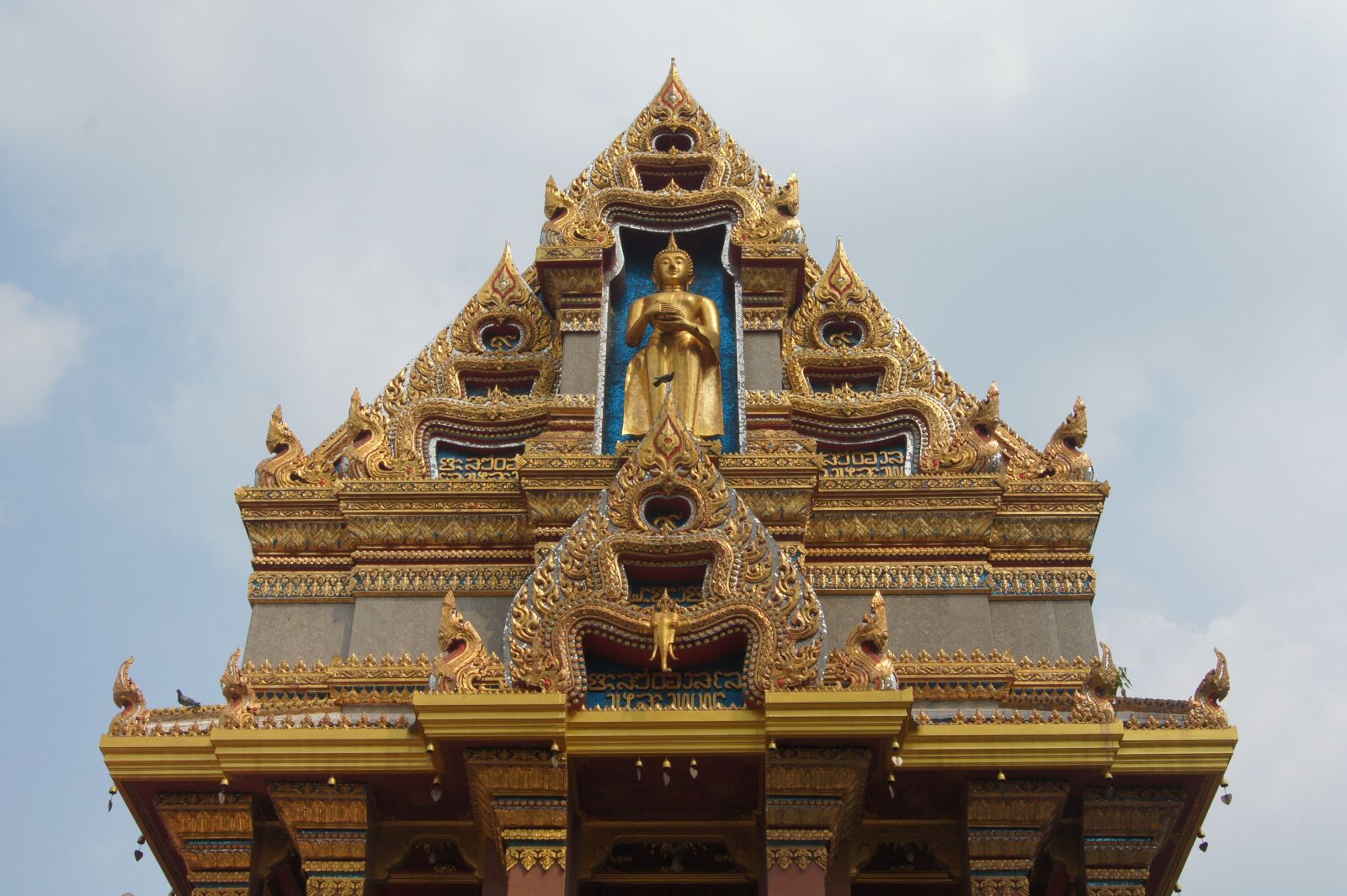 Sony Alpha DSLR-A550 sample photo. Buddha, temple, roof photography