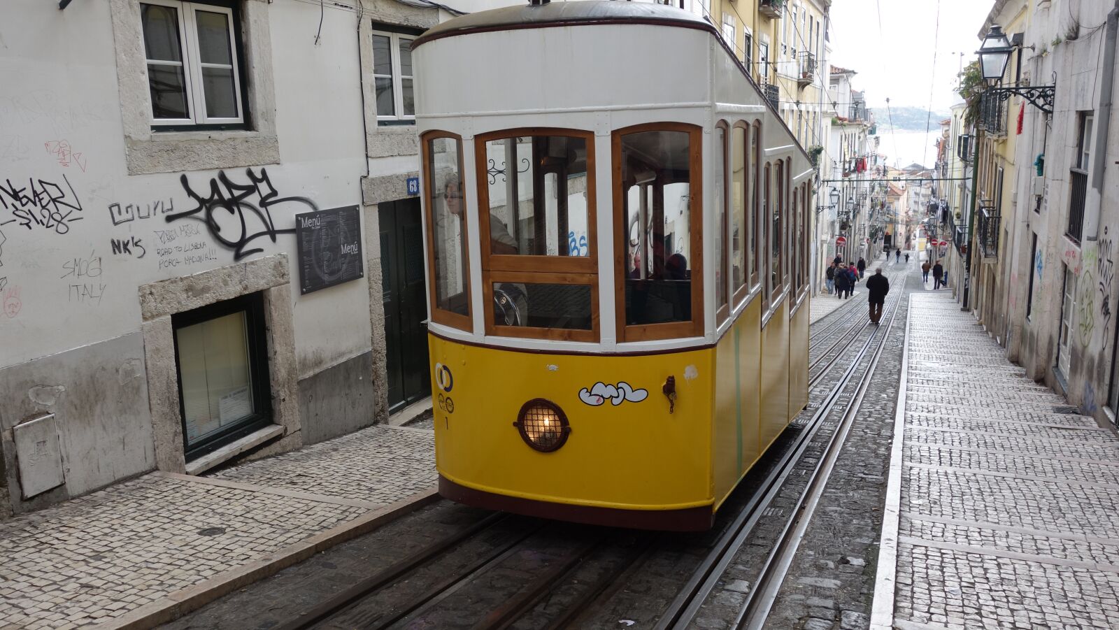 Sony Cyber-shot DSC-RX100 sample photo. Tram, lisbon, cable car photography