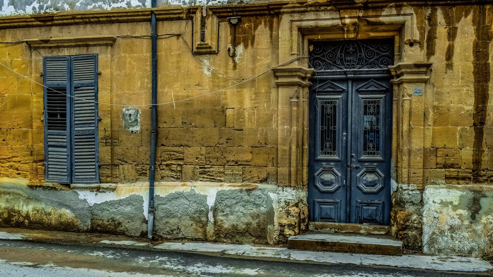 Nikon D3300 sample photo. Door, window, wall photography