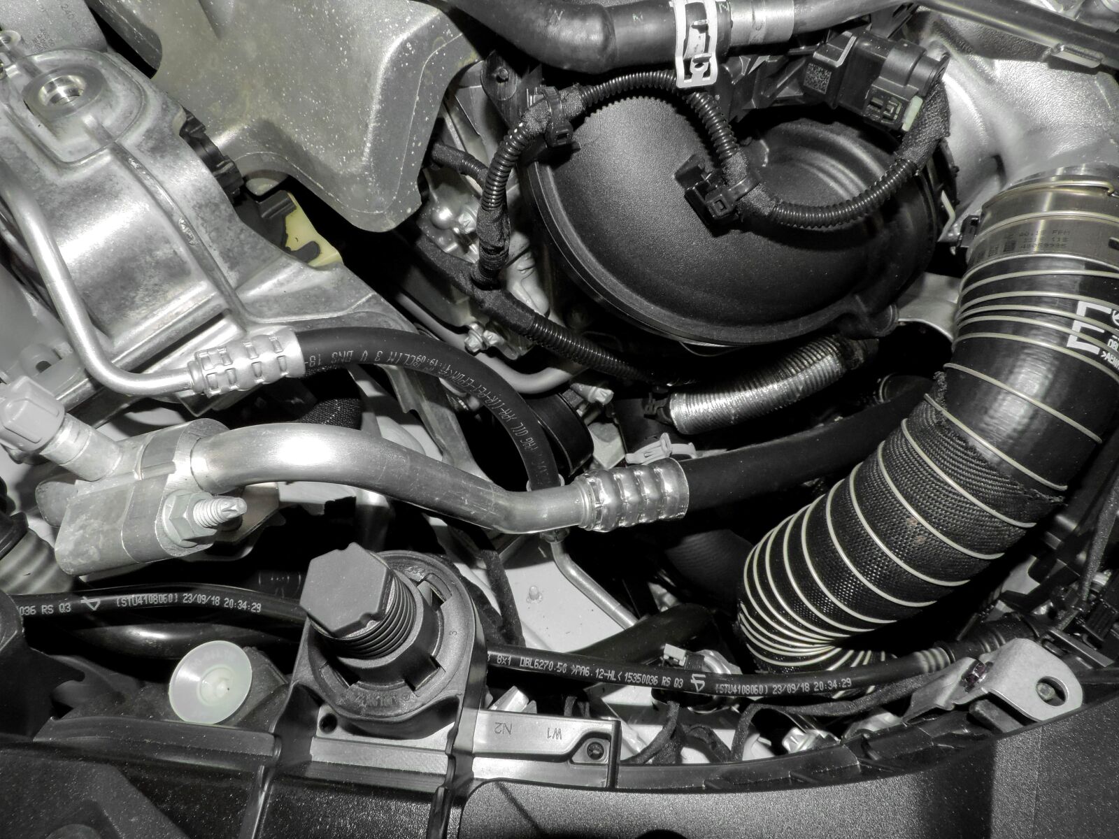 Nikon Coolpix P520 sample photo. Engine, engineering, filter, garage photography
