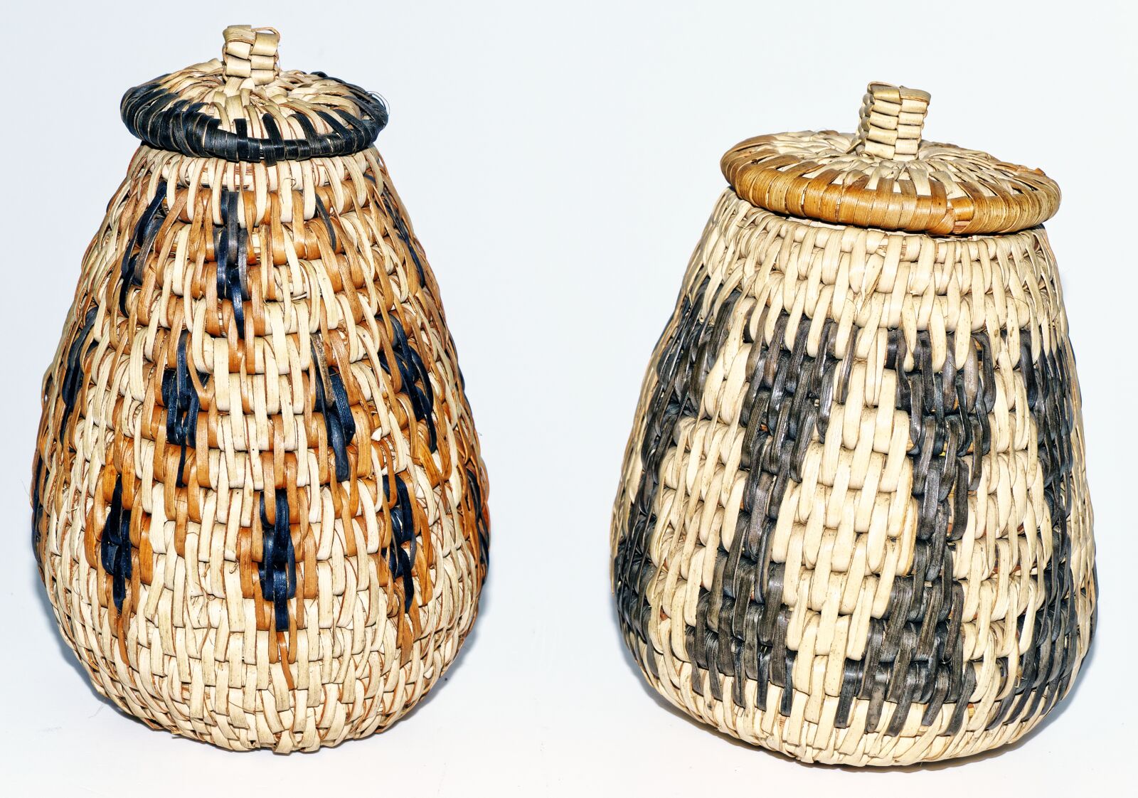 Panasonic Lumix DMC-FZ1000 sample photo. Calabash, container, woven photography