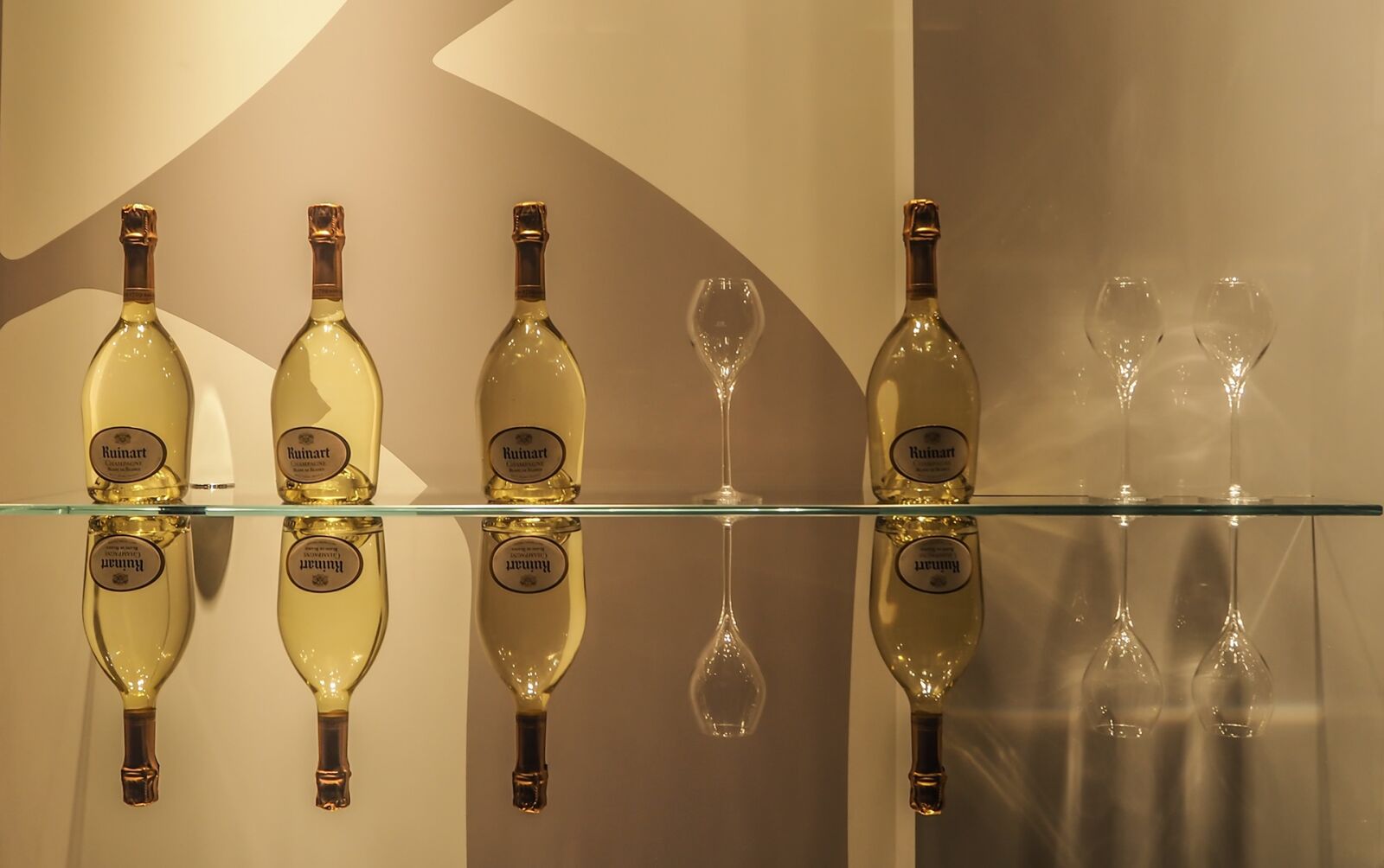 Olympus OM-D E-M10 sample photo. Champagne, bottles, glasses photography