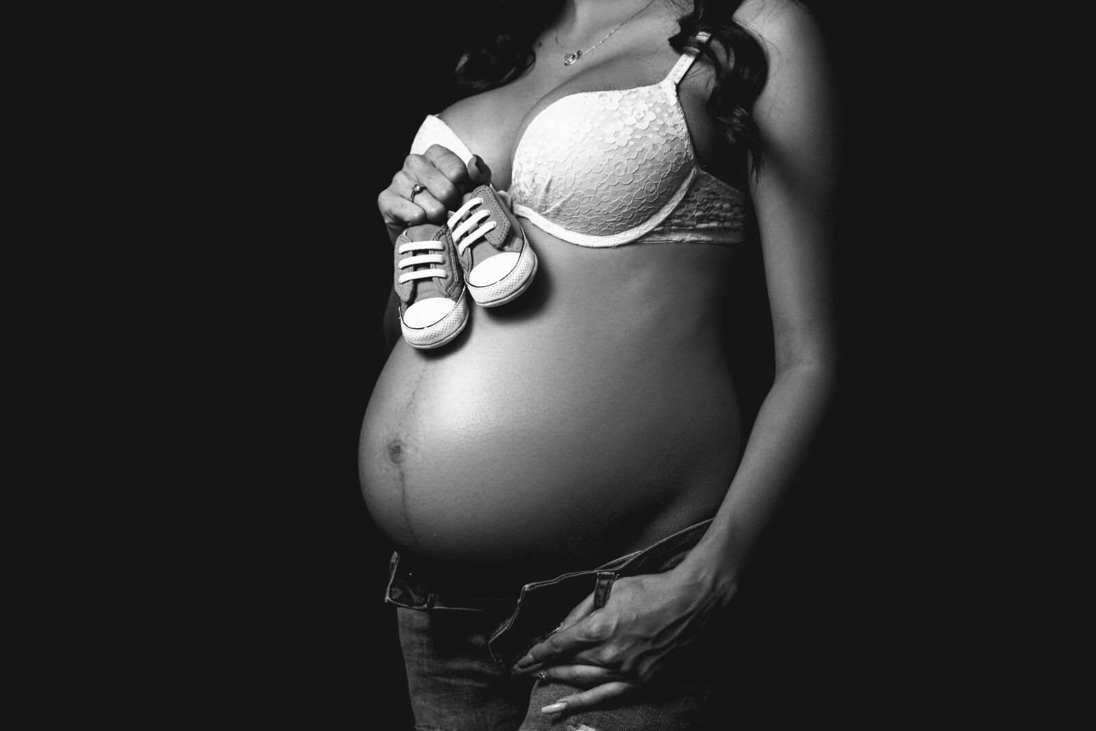 Canon EOS 5D Mark IV sample photo. Pregnant, beauty, pregnancy photography