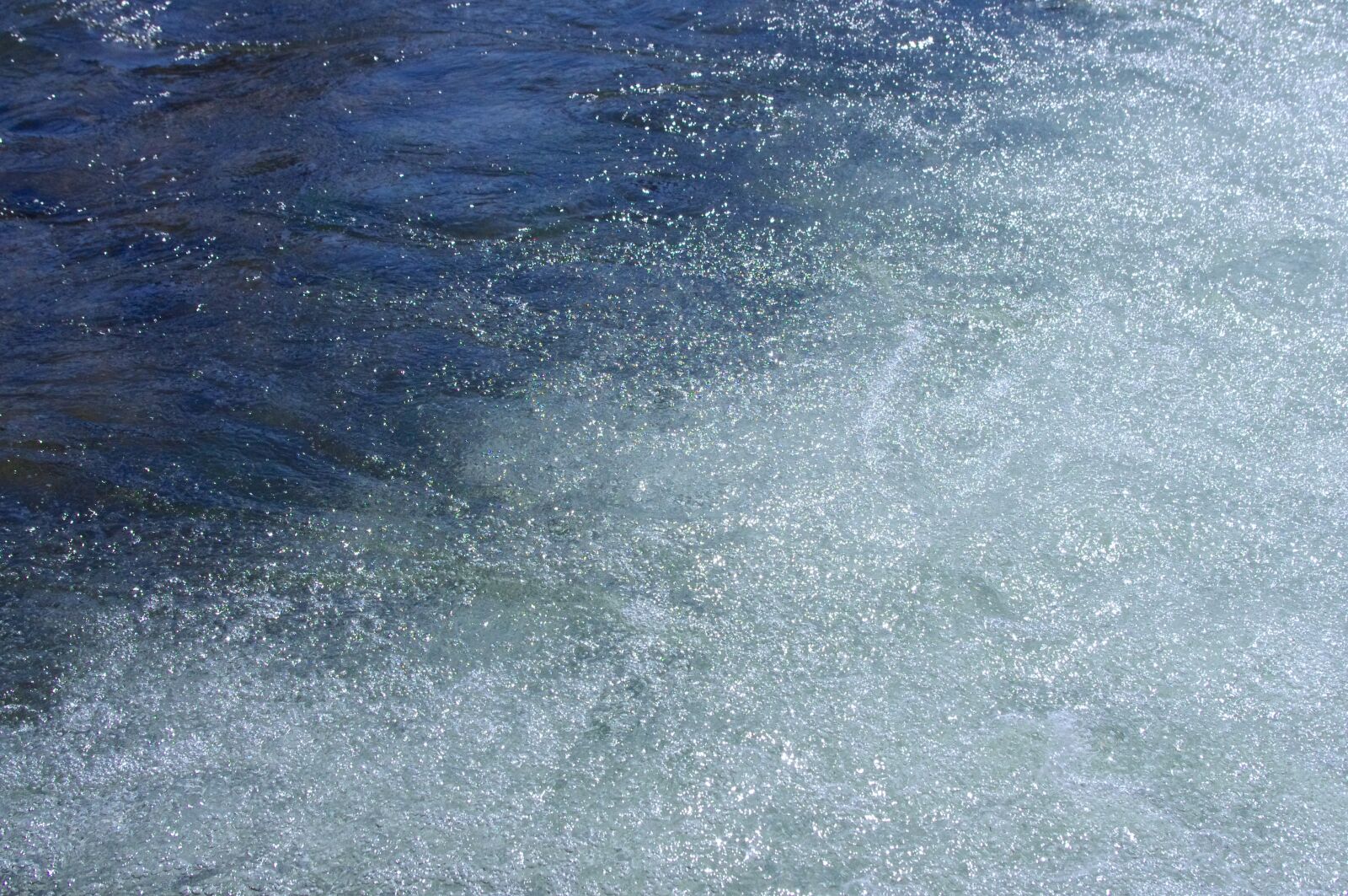 Pentax K-r sample photo. Bubbles, water, splash photography