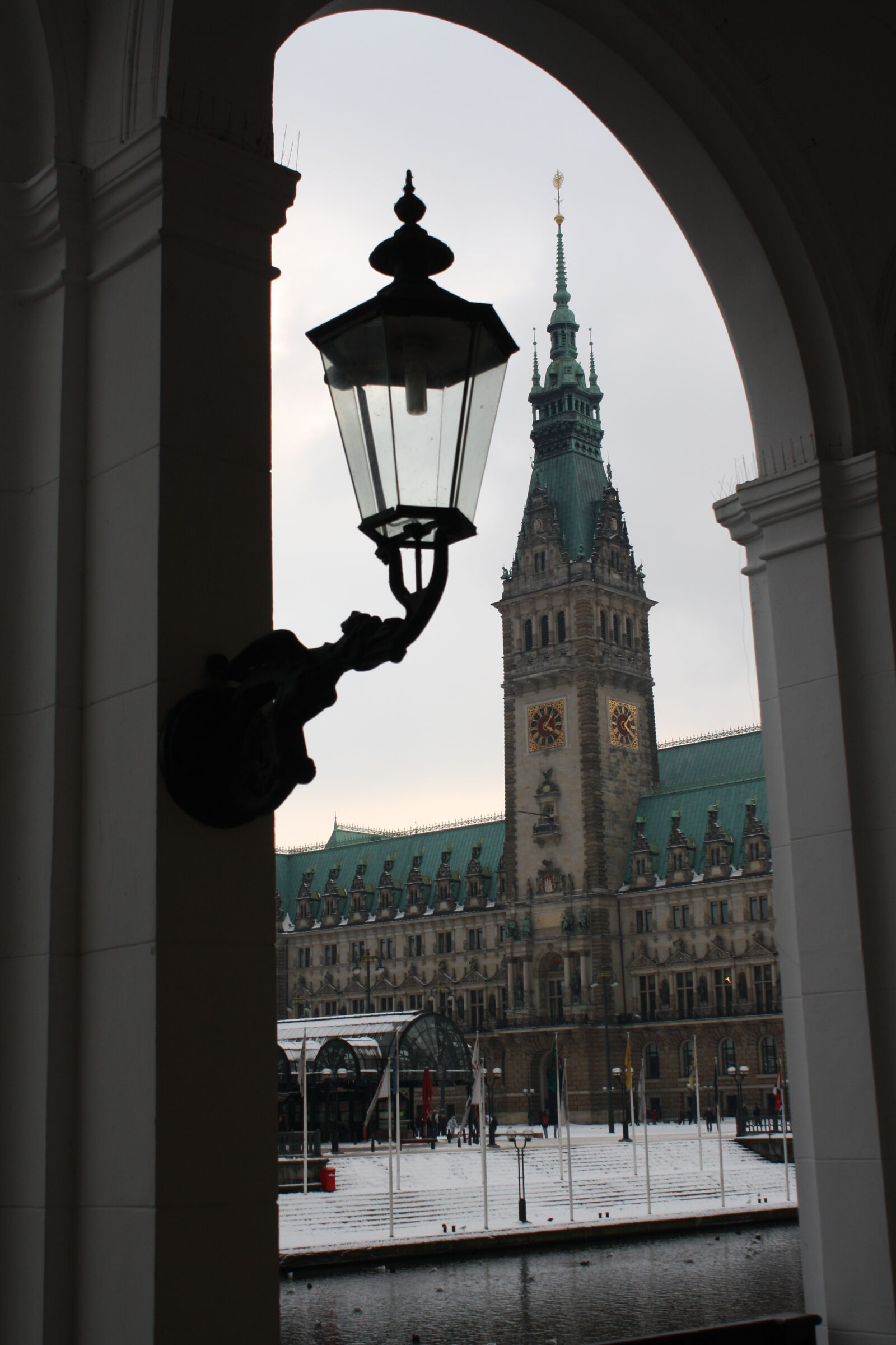 Canon EOS 1000D (EOS Digital Rebel XS / EOS Kiss F) sample photo. Architecture, buildings, hamburg, perspective photography