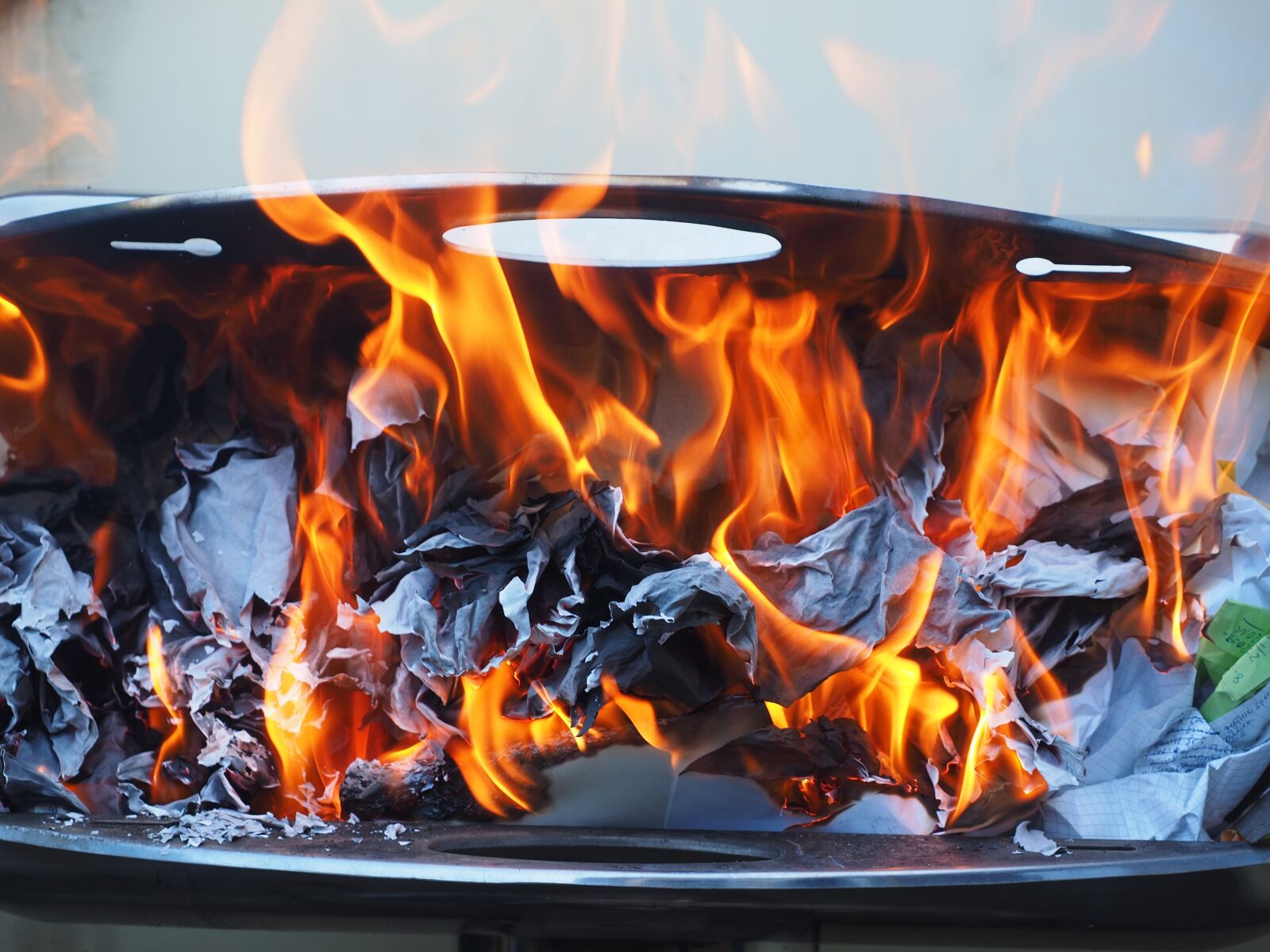 Olympus OM-D E-M1 + Olympus M.Zuiko Digital ED 12-40mm F2.8 Pro sample photo. Fire, combustion, flame photography