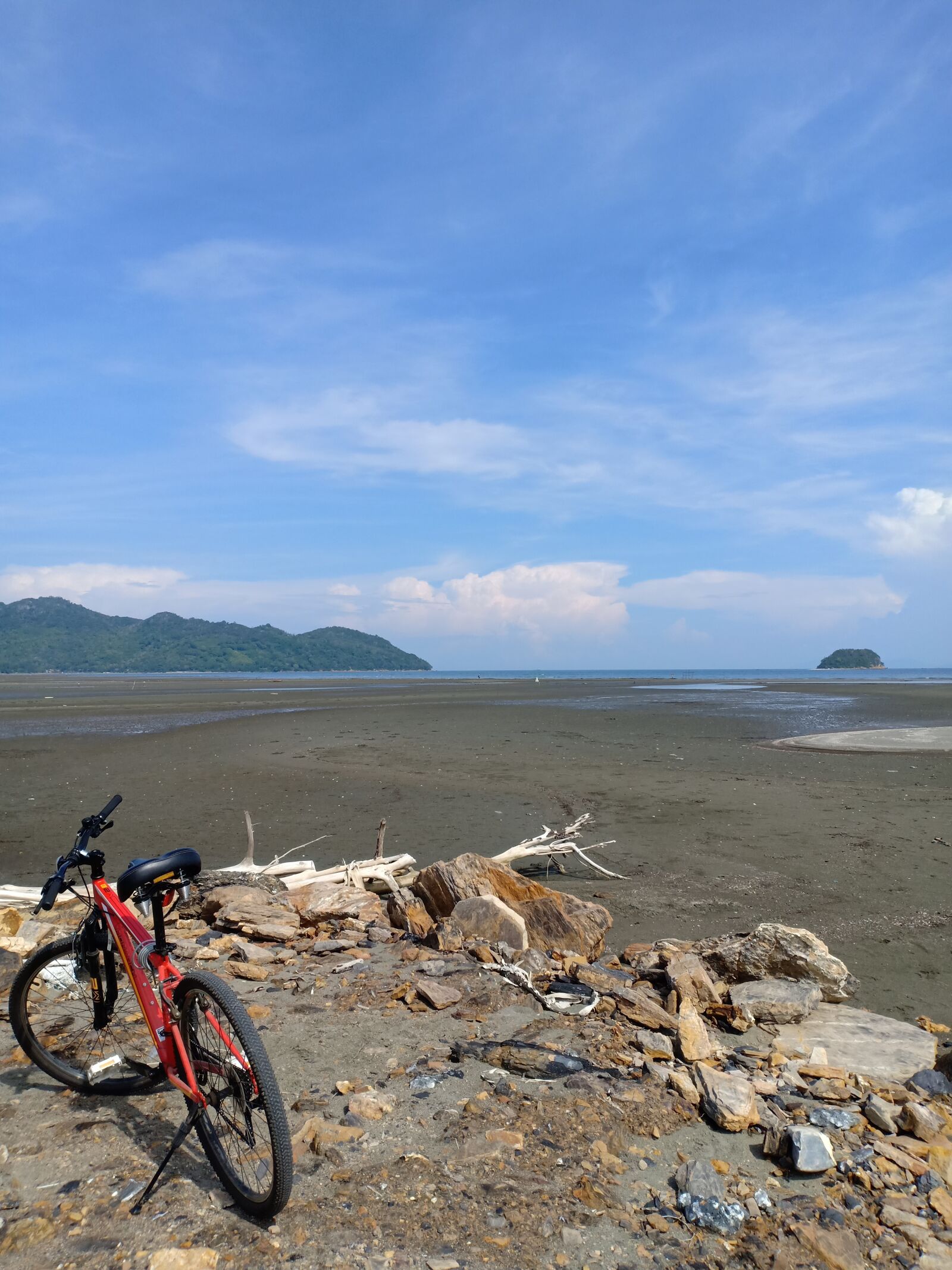 OPPO F7 sample photo. Bike, sand, beach photography