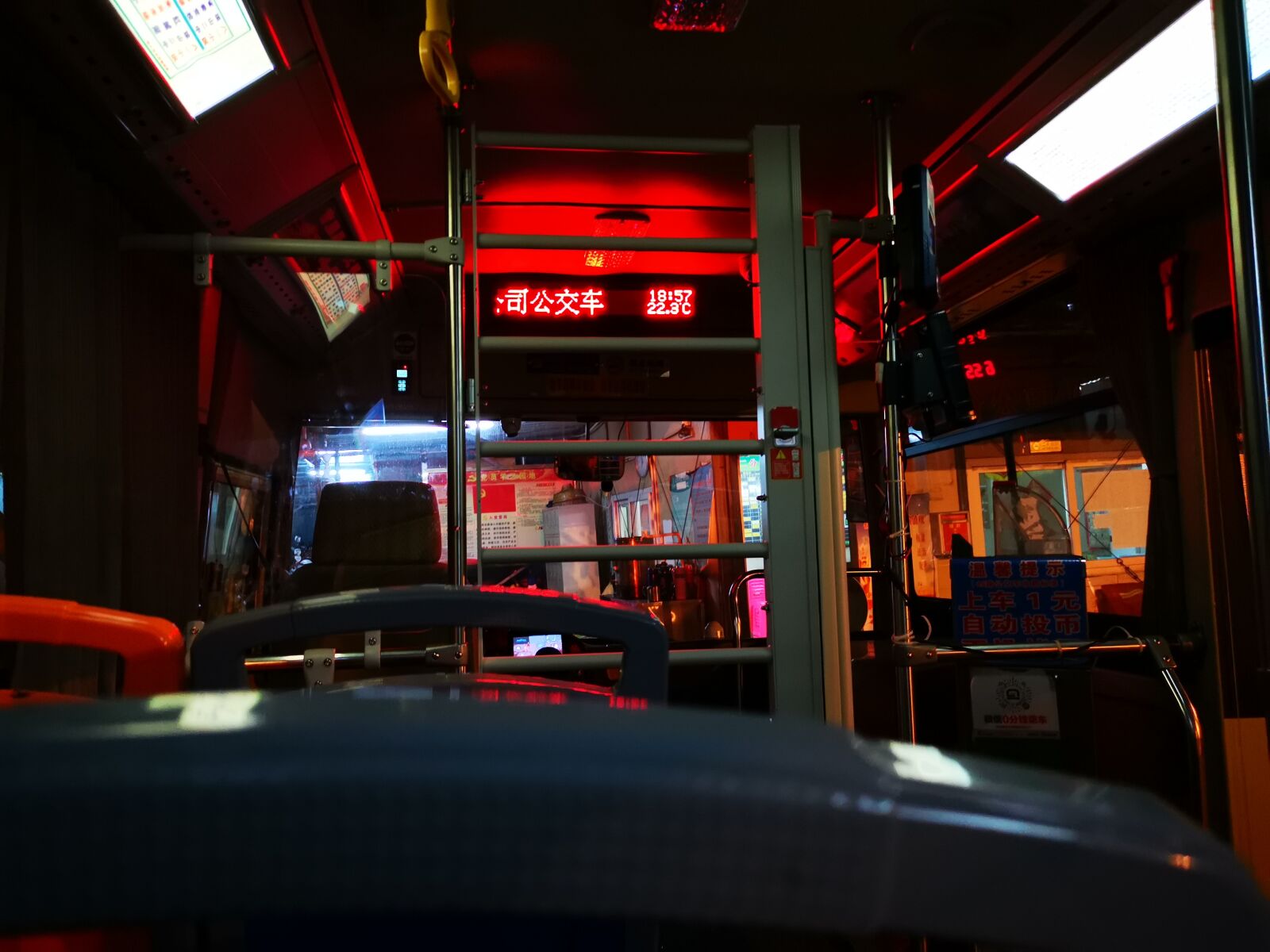 HUAWEI Mate 20 Pro sample photo. Buses, night, night view photography