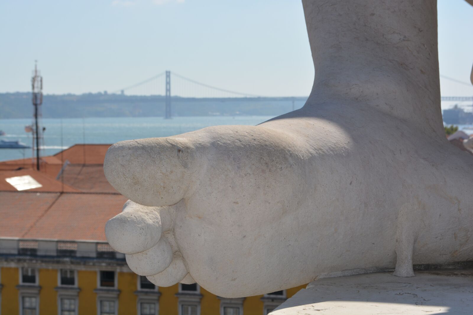 Nikon D5200 sample photo. Lisbon, foot, statue photography