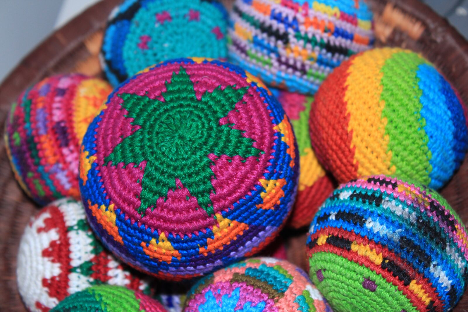 Canon EOS 550D (EOS Rebel T2i / EOS Kiss X4) sample photo. Balls, colourful, bright photography