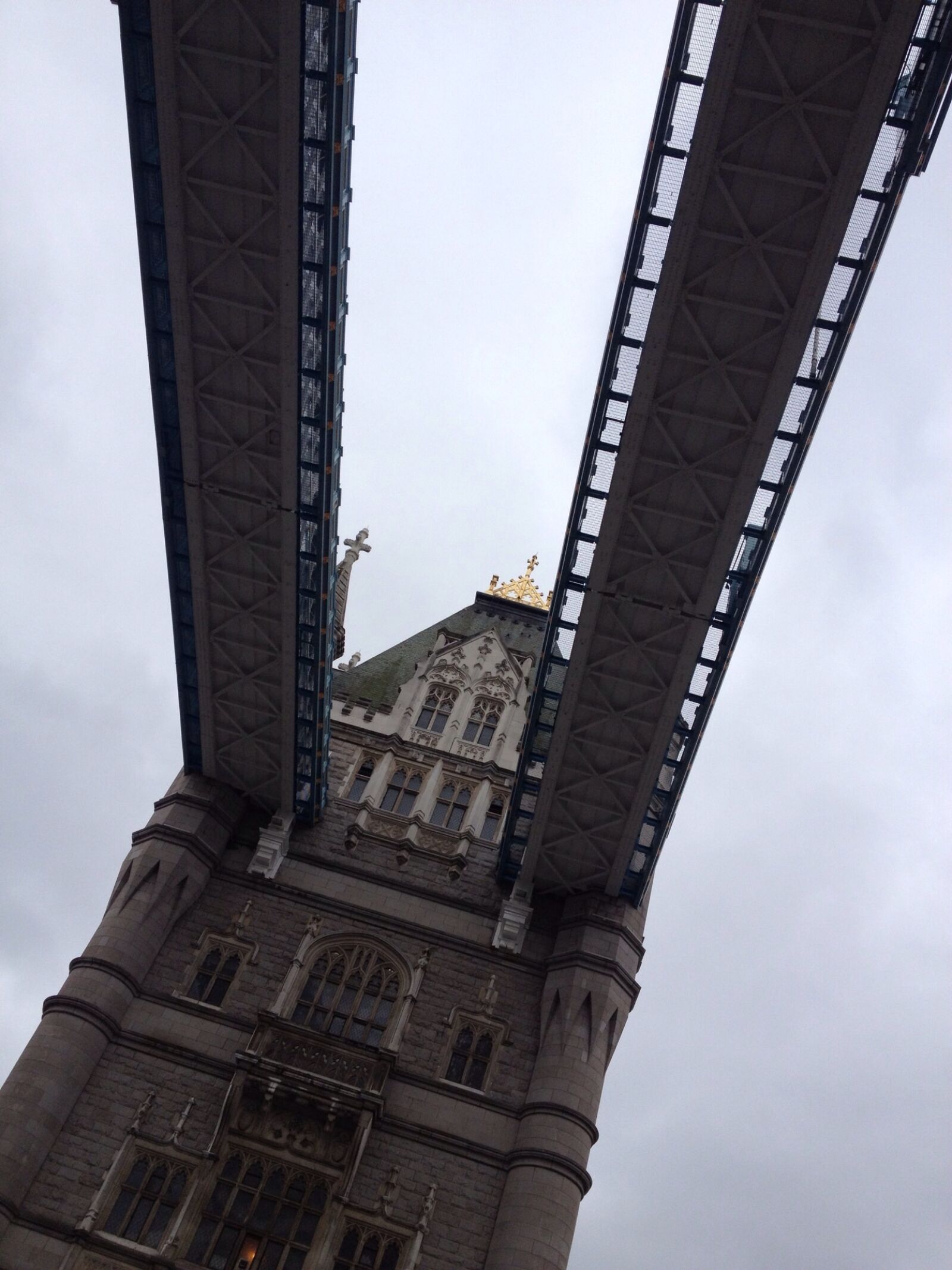 Apple iPhone 4S sample photo. London, england, bridge photography