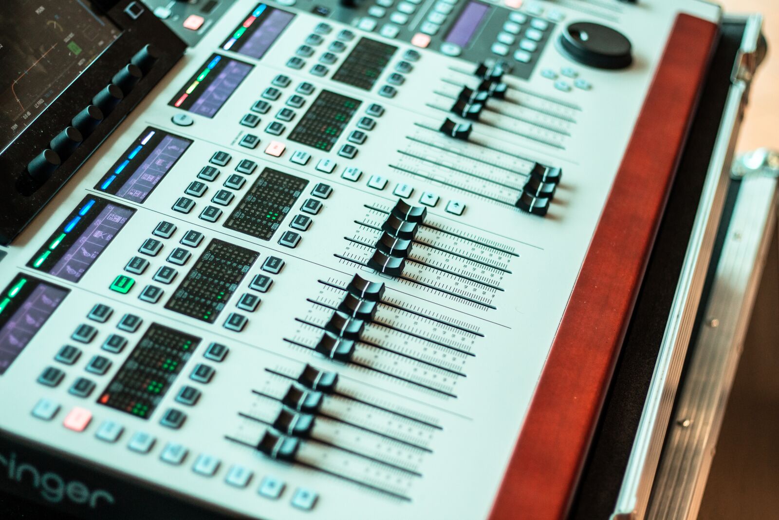 Canon EOS 700D (EOS Rebel T5i / EOS Kiss X7i) sample photo. Audio mixer, console, control photography