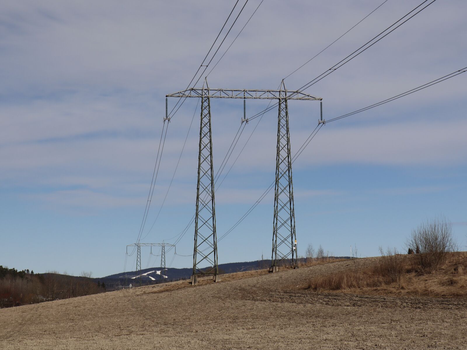 Canon EF-M 18-150mm F3.5-6.3 IS STM sample photo. Power, mast, landscape photography