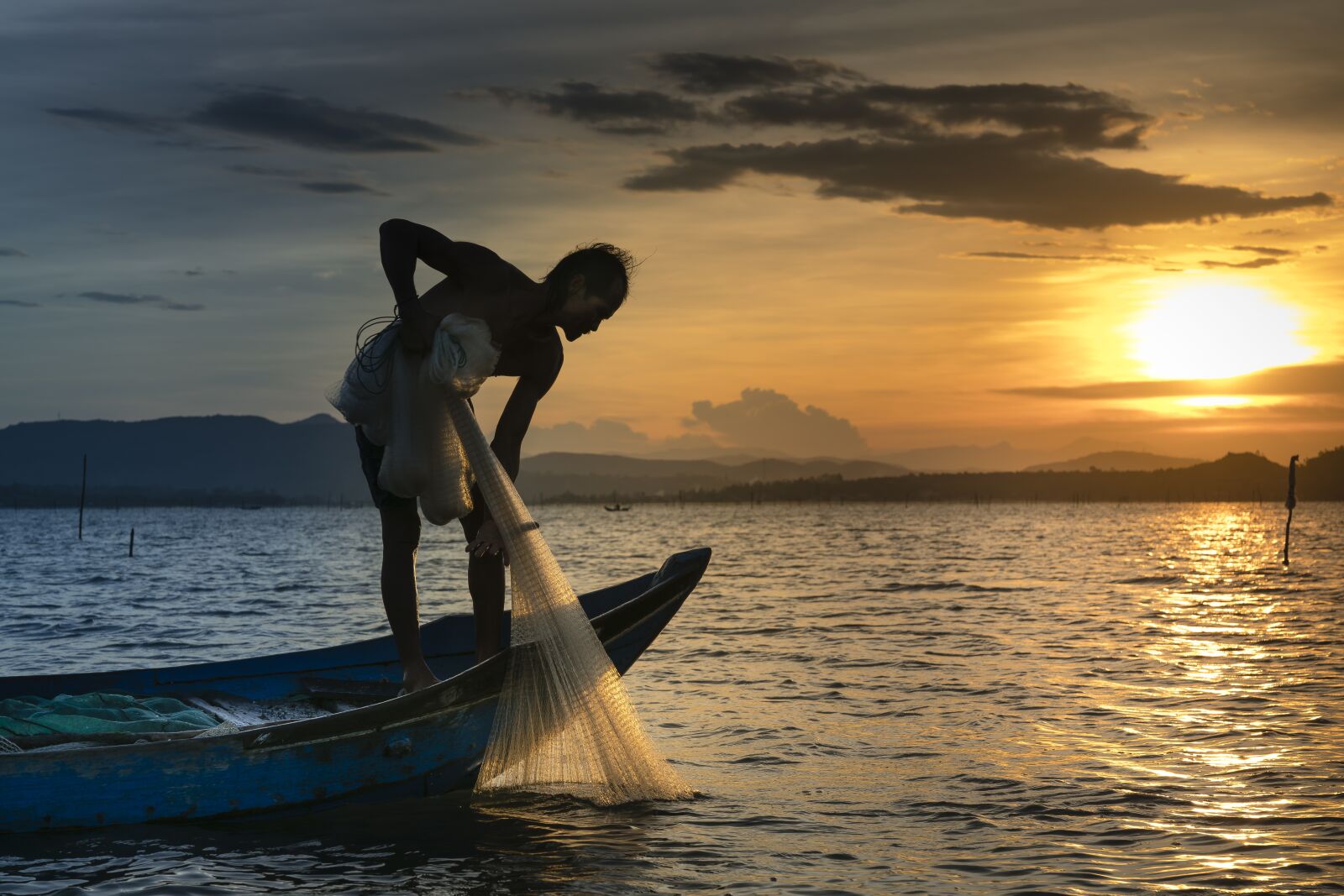 Sony a7R II + Sony FE 24-70mm F2.8 GM sample photo. Fish, the fishermen, fishing photography