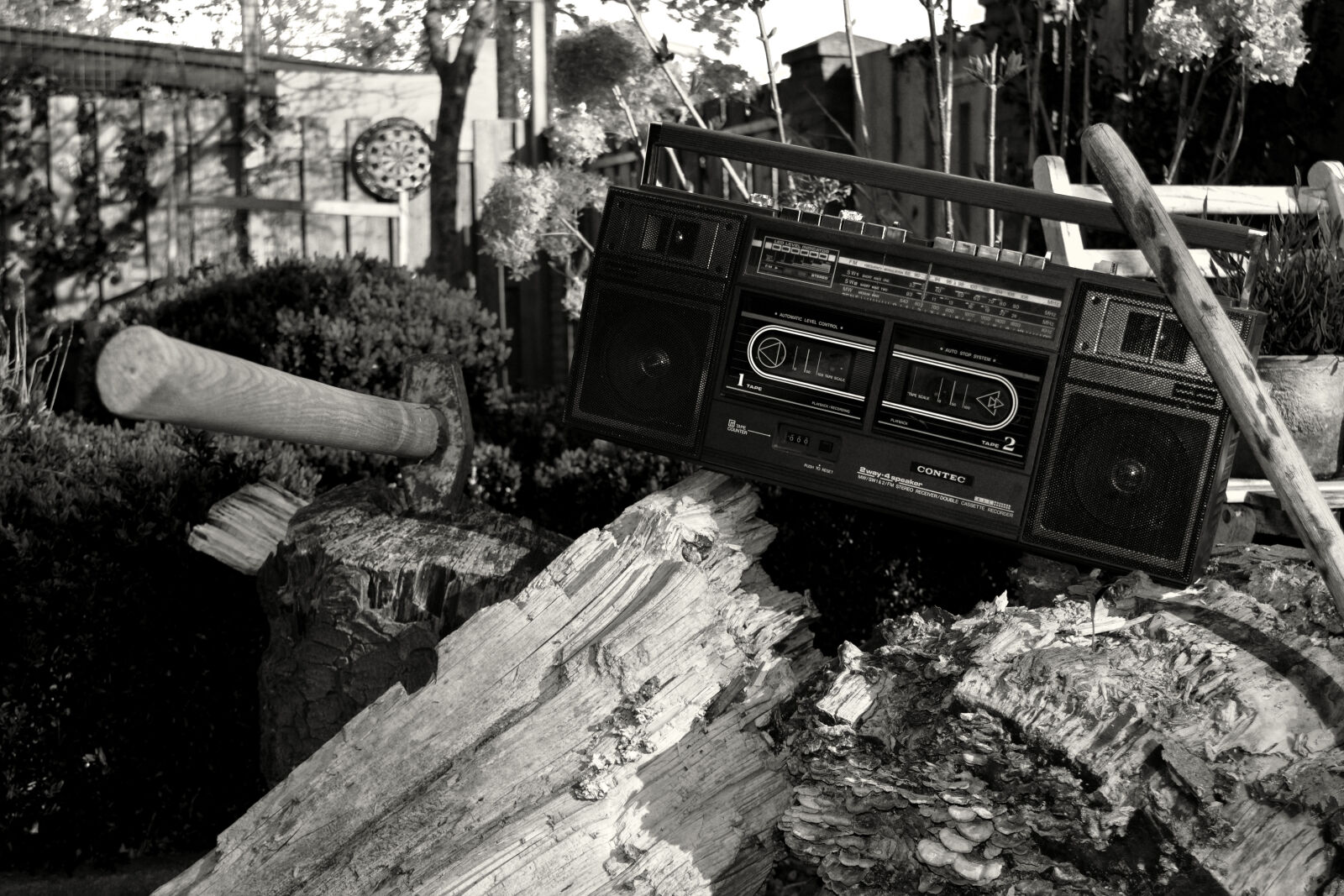 Nikon D5200 sample photo. Vintage, retro, radio, axe photography