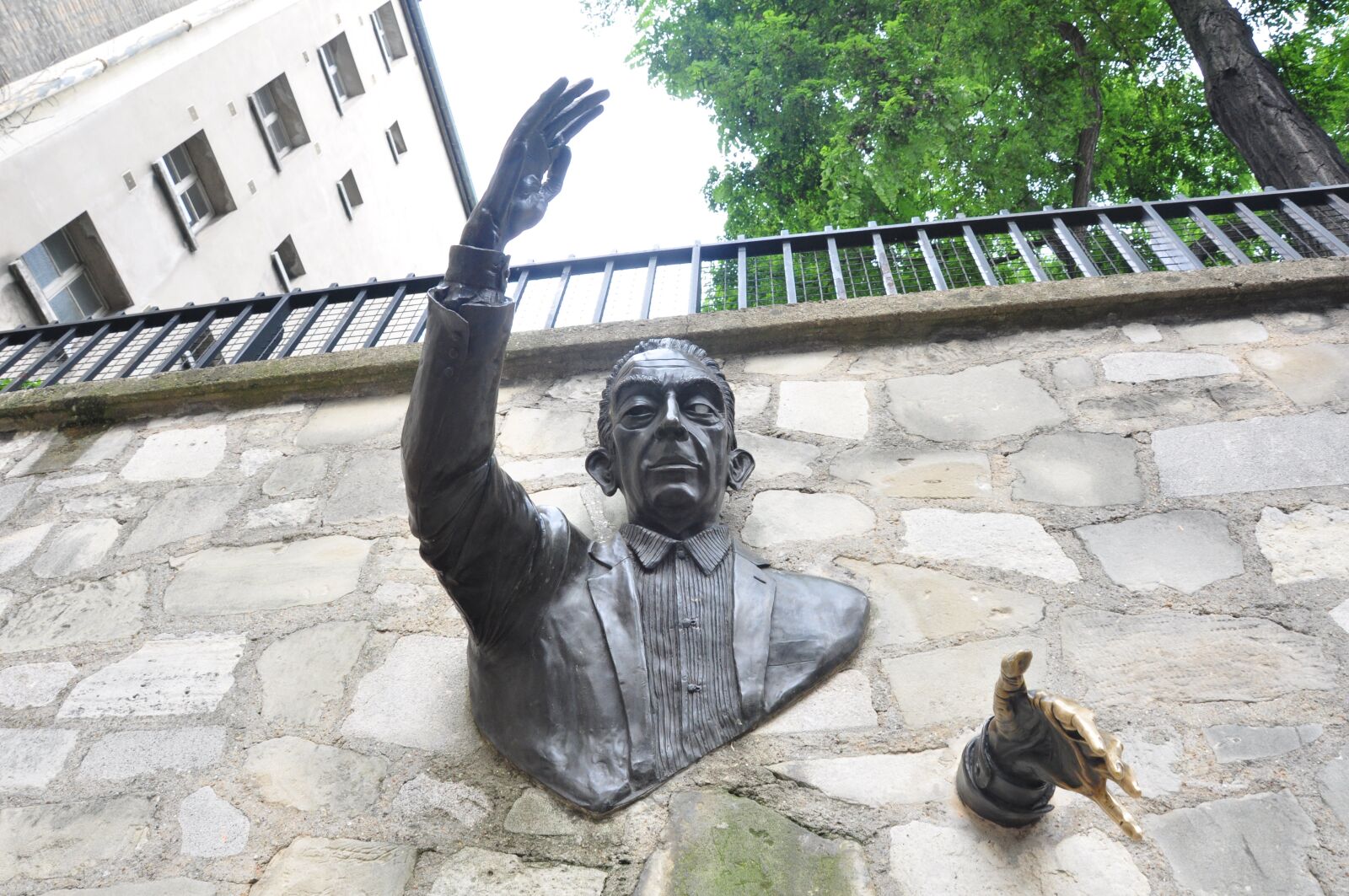 Nikon D90 sample photo. Passe-muraille, statue, paris photography