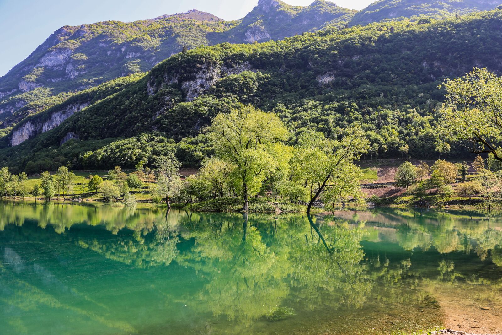 Canon EOS 5D Mark IV sample photo. Waterfront, lakeside, mountains photography