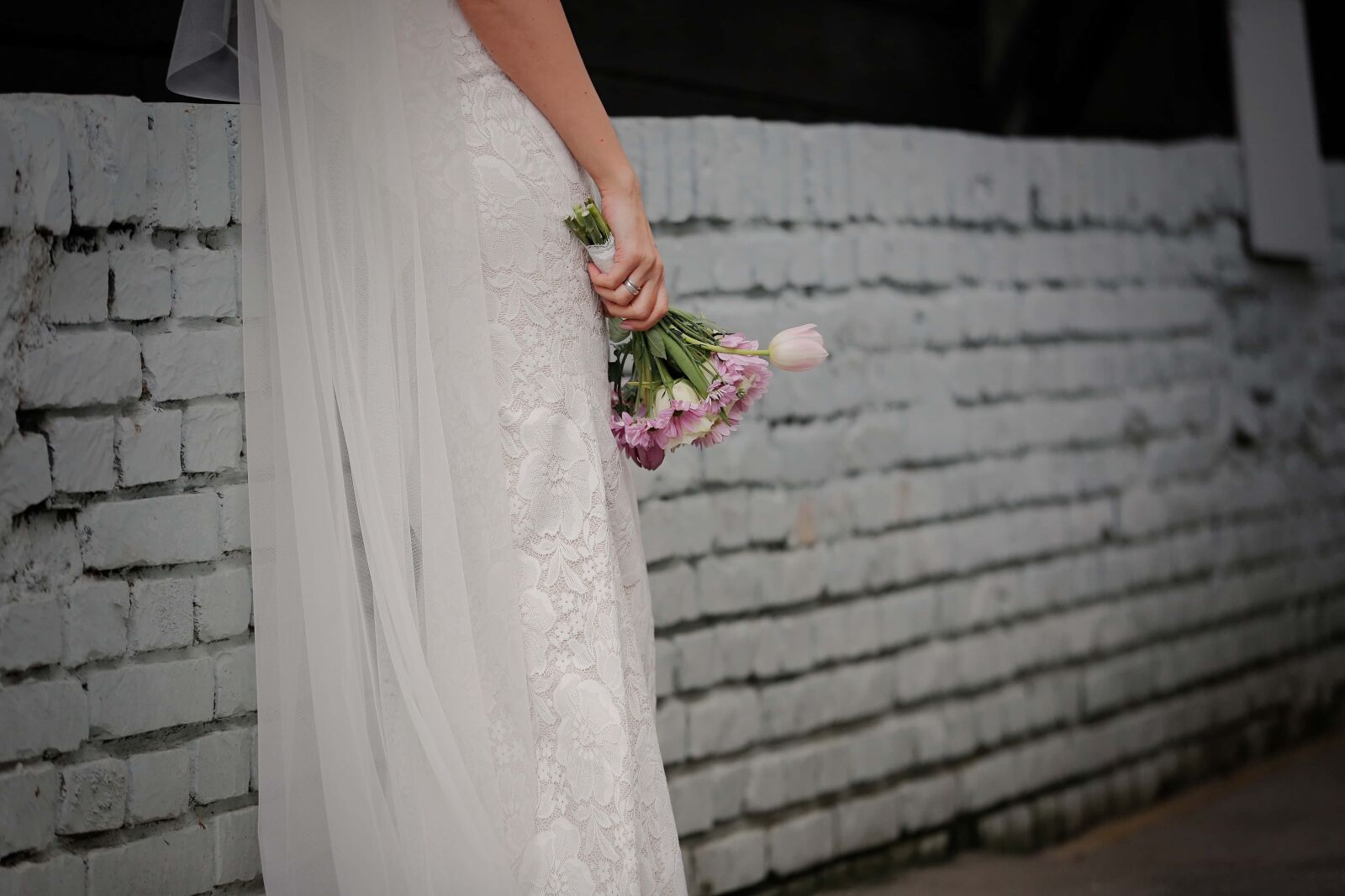 Canon EOS 5D Mark III sample photo. Wedding dress, veil, silk photography