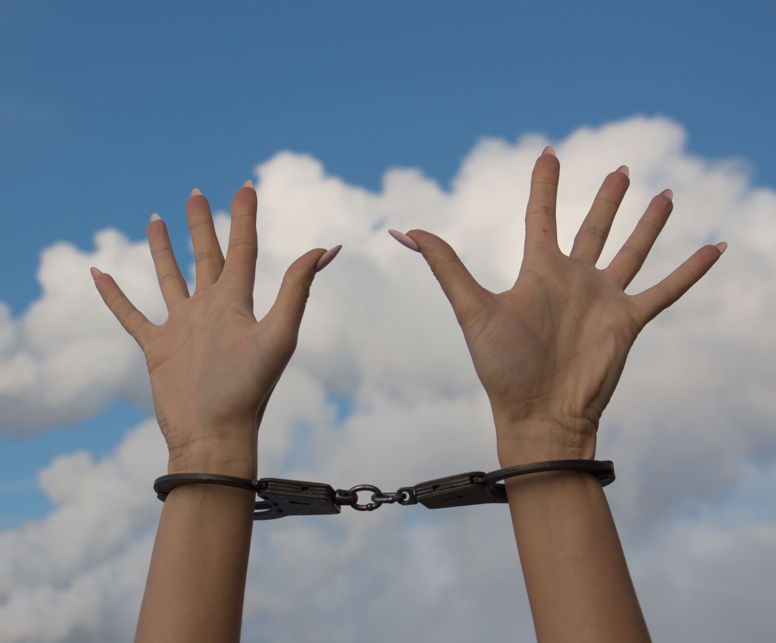 Canon EOS 650D (EOS Rebel T4i / EOS Kiss X6i) sample photo. Women's, hands, handcuffs photography