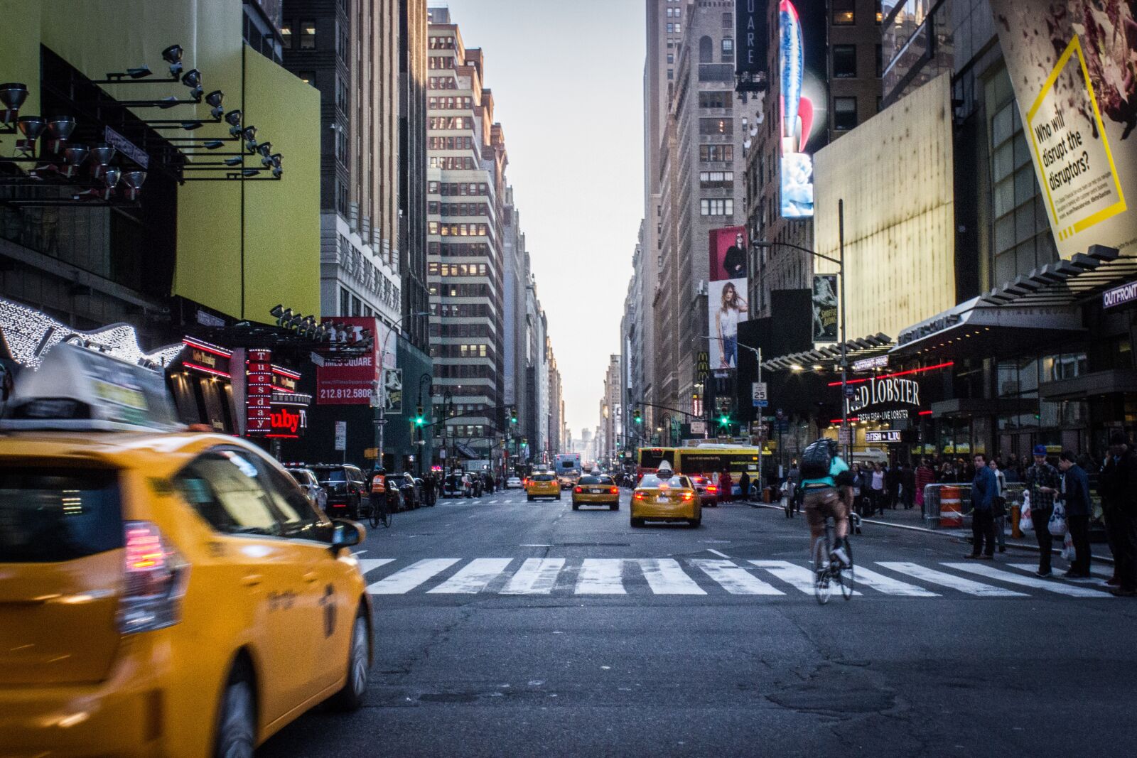 Canon EF-S 18-55mm F3.5-5.6 IS sample photo. Taxi, nyc, new york photography