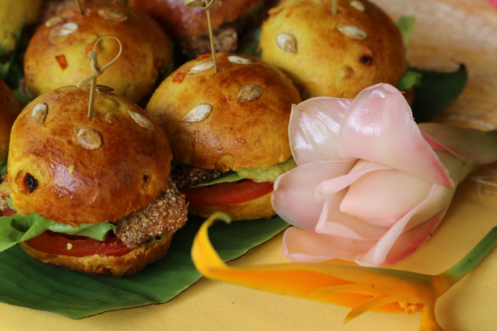 Canon EOS 760D (EOS Rebel T6s / EOS 8000D) sample photo. Burger, flower, hamburger photography
