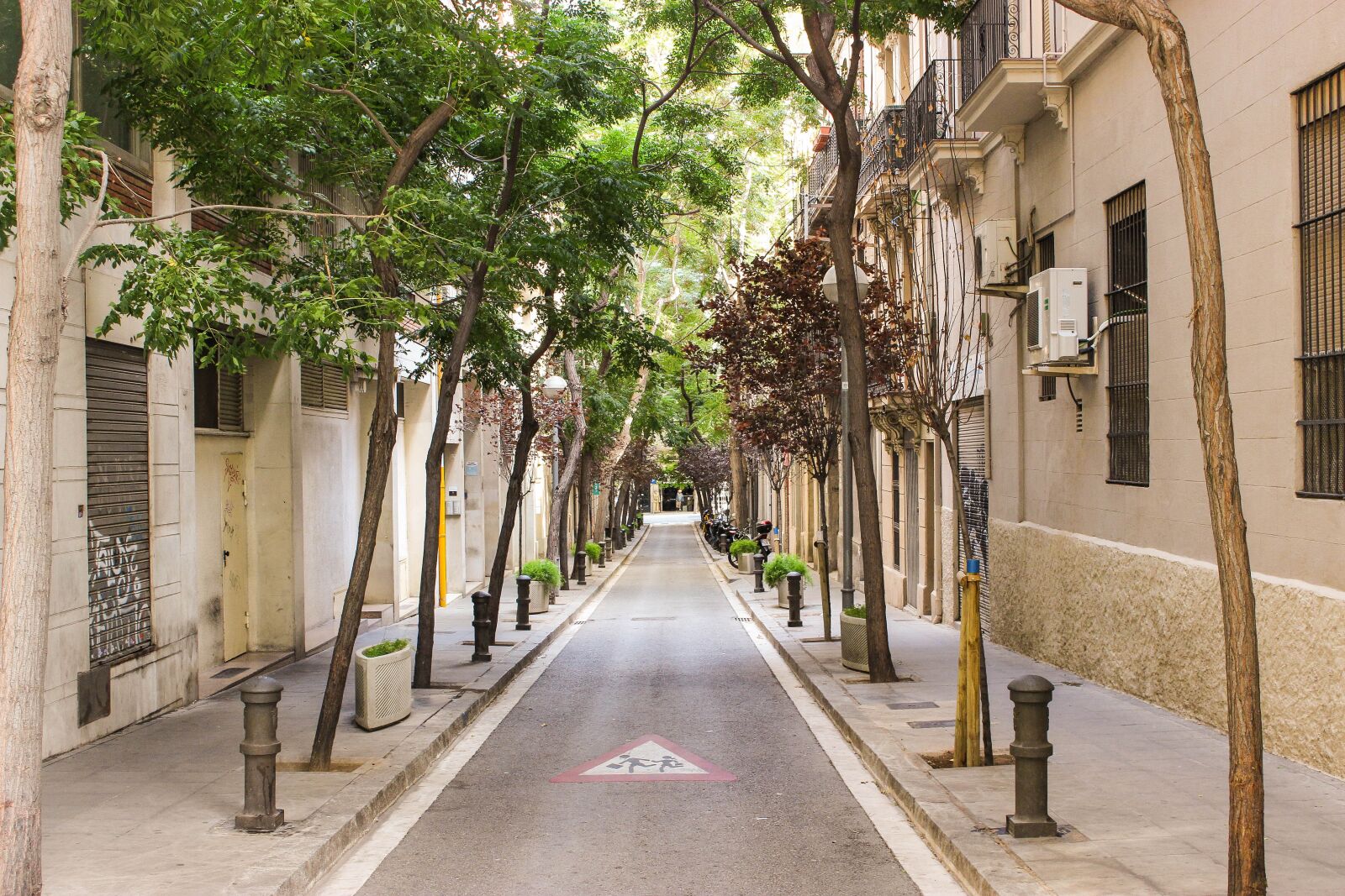 Canon EOS 600D (Rebel EOS T3i / EOS Kiss X5) sample photo. Street, street view, barcelona photography