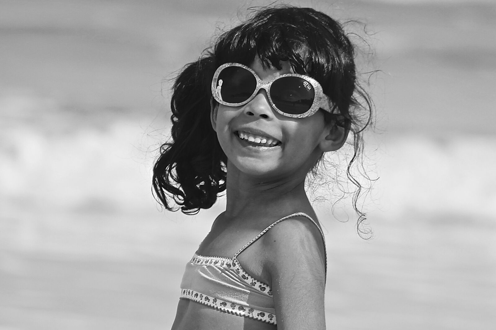 Canon EOS 1100D (EOS Rebel T3 / EOS Kiss X50) + Canon EF 75-300mm f/4-5.6 sample photo. Girl, beach, summer photography