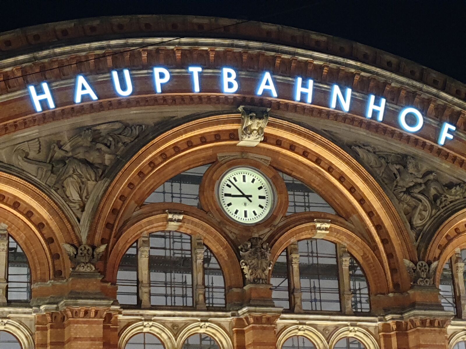Samsung Galaxy S9 sample photo. Central station, center, bremen photography