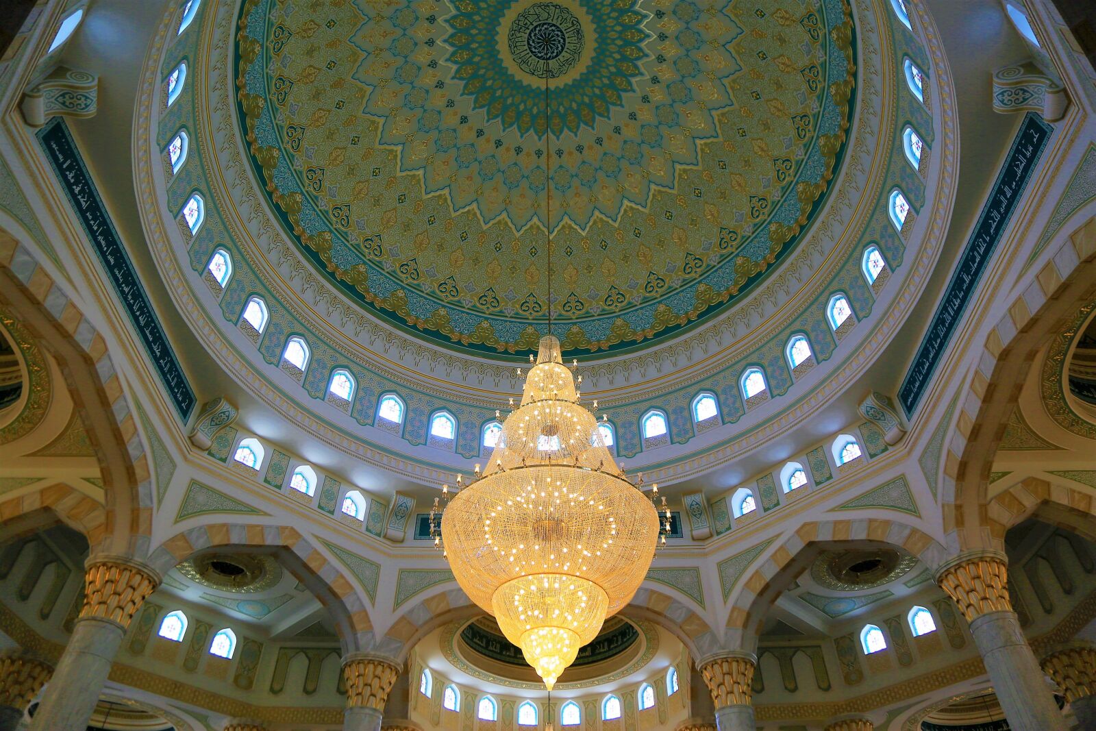 Canon EF 24-105mm F4L IS USM sample photo. Cami, architecture, pattern photography