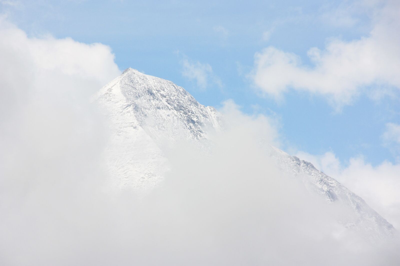 Canon EOS 450D (EOS Rebel XSi / EOS Kiss X2) sample photo. Sky, mountain, clouds photography