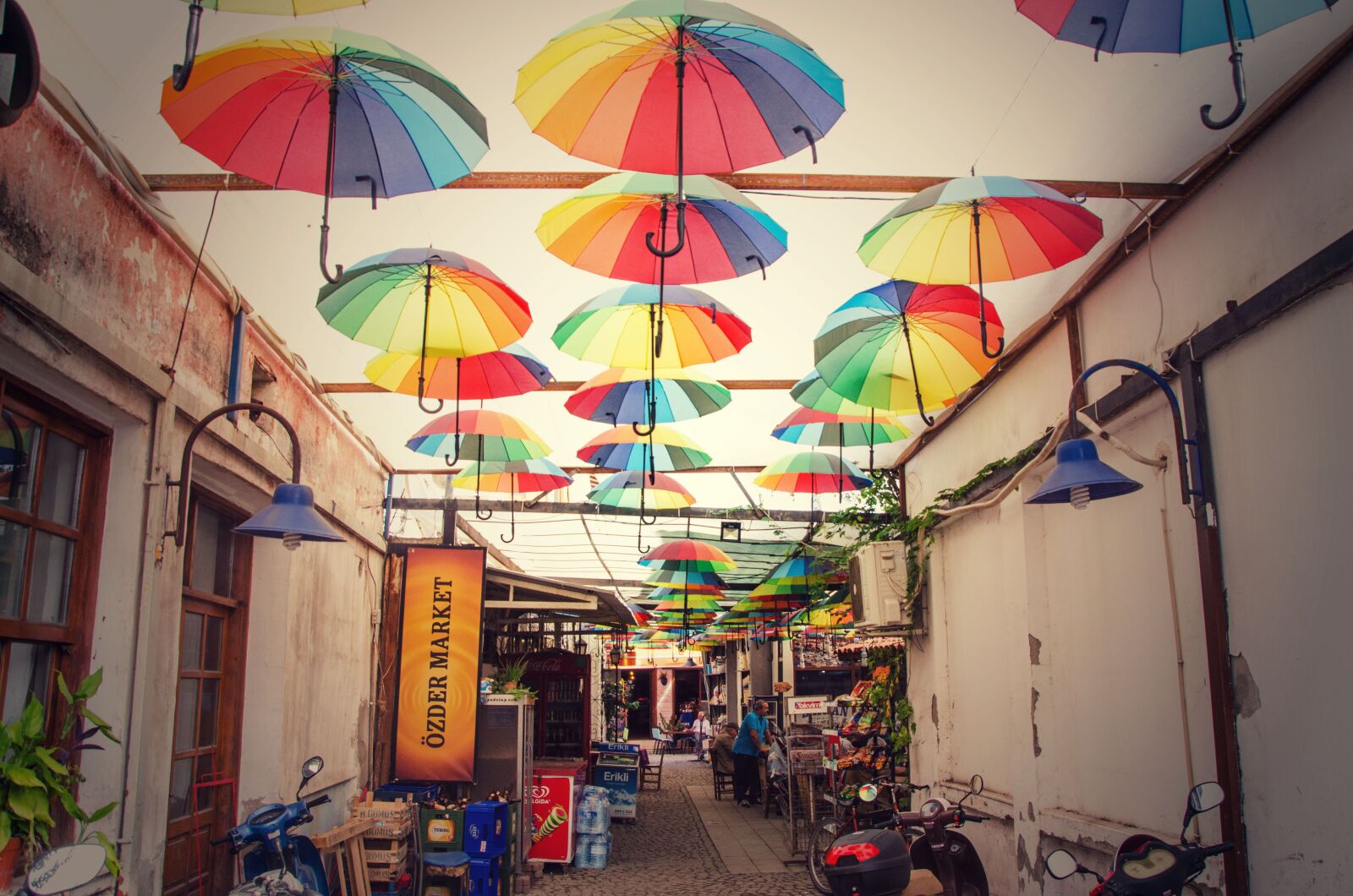 Nikon D5100 sample photo. Screens, colorful, alley photography