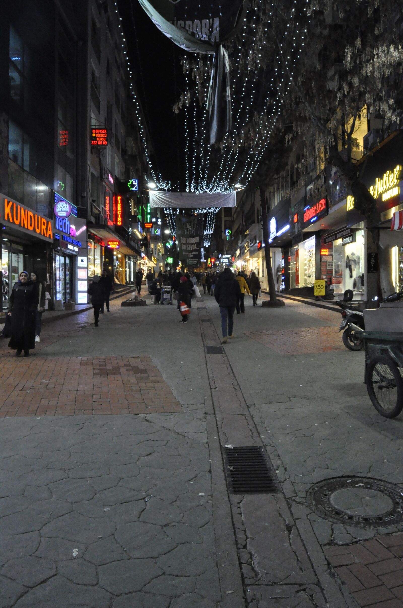 Nikon D90 sample photo. Sokak foto raf photography