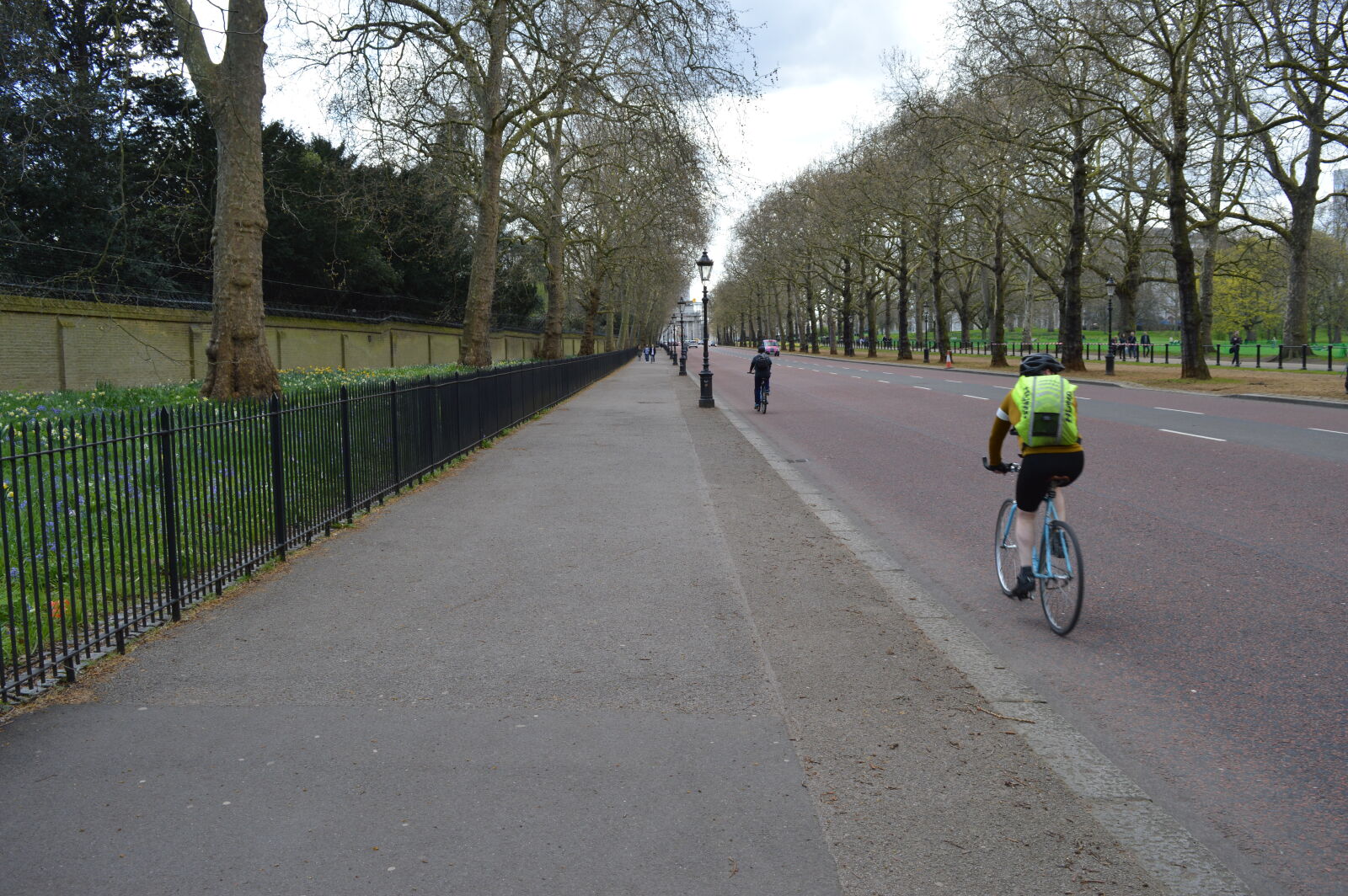 Nikon D3200 sample photo. Bike, rider, buckinham, palace photography