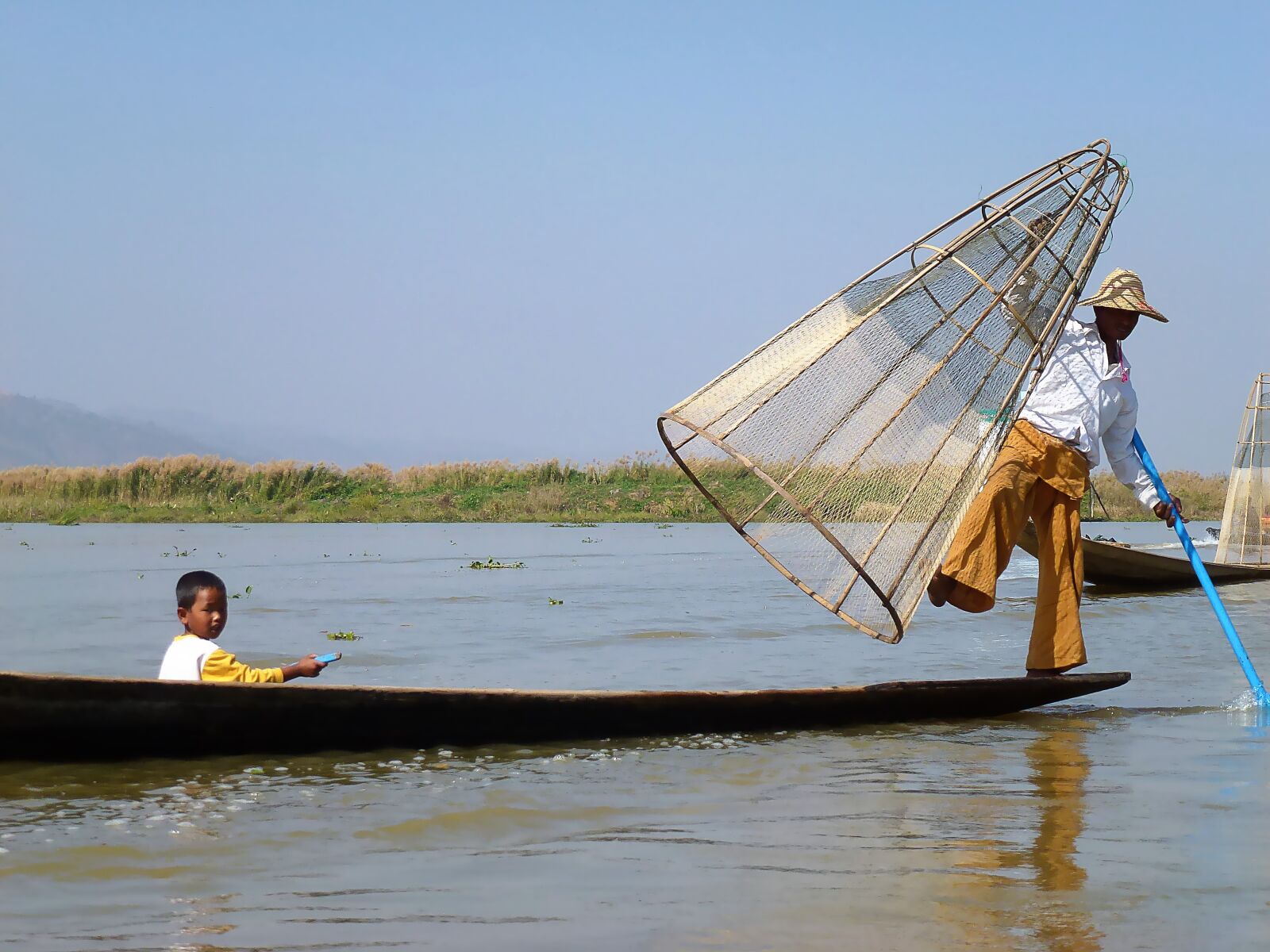 Panasonic Lumix DMC-ZS10 (Lumix DMC-TZ20 / Lumix DMC-TZ22) sample photo. Lake inle, burma, fisherman photography