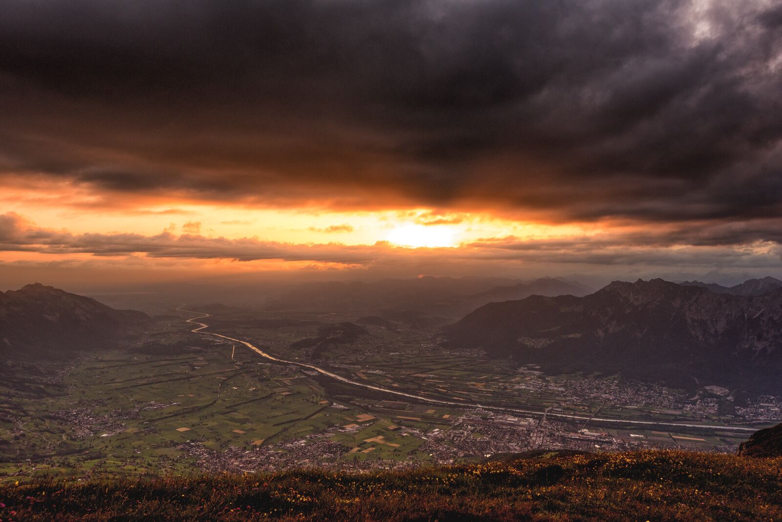 Nikon D750 sample photo. Sunrise, hiking, sun photography
